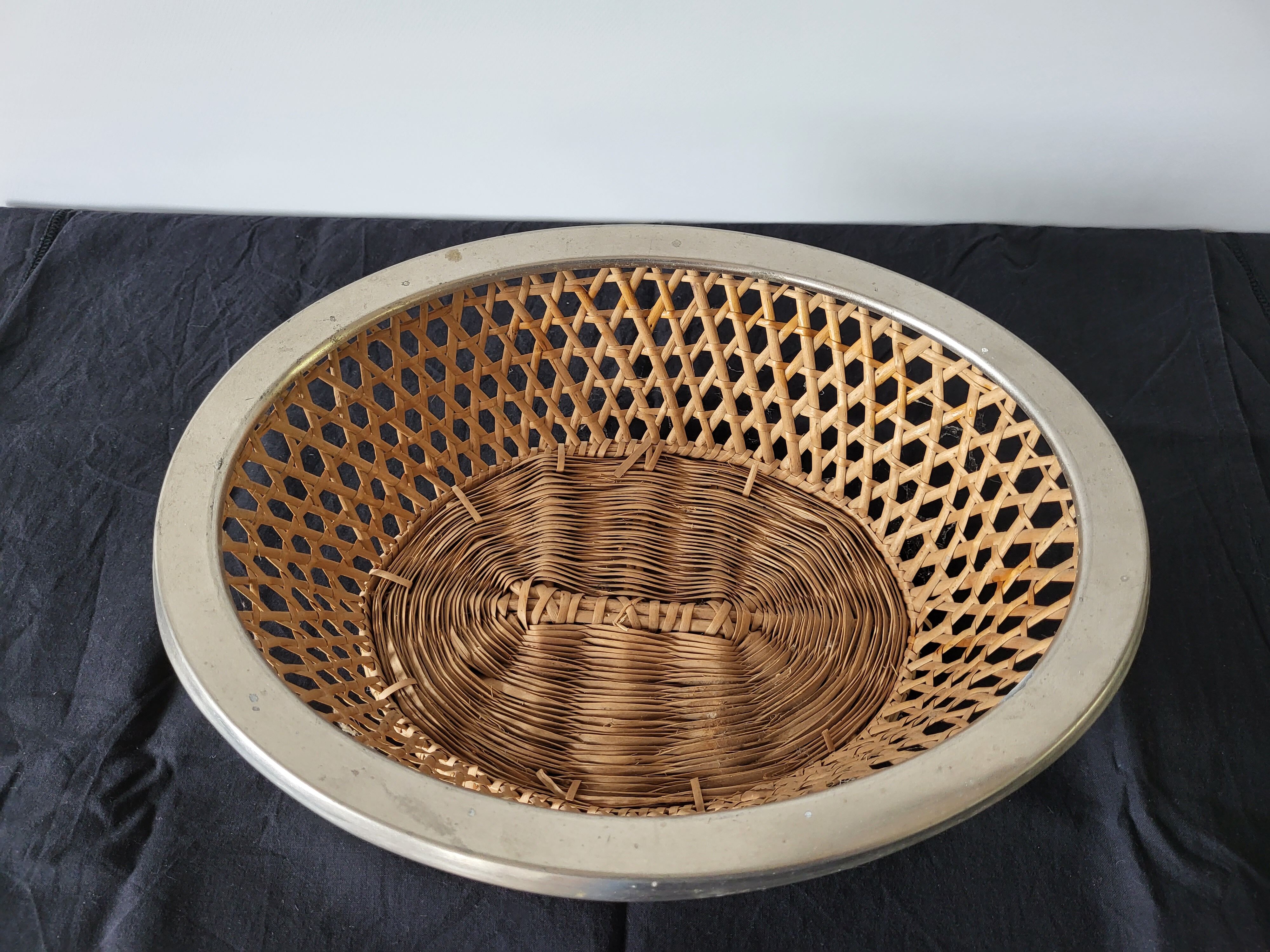 Braided wicker bread basket