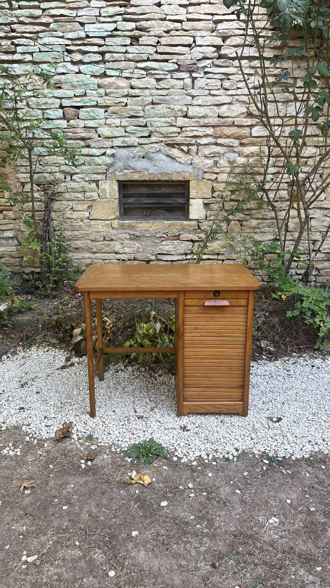 Vintage desk with curtain – wood – side shelf