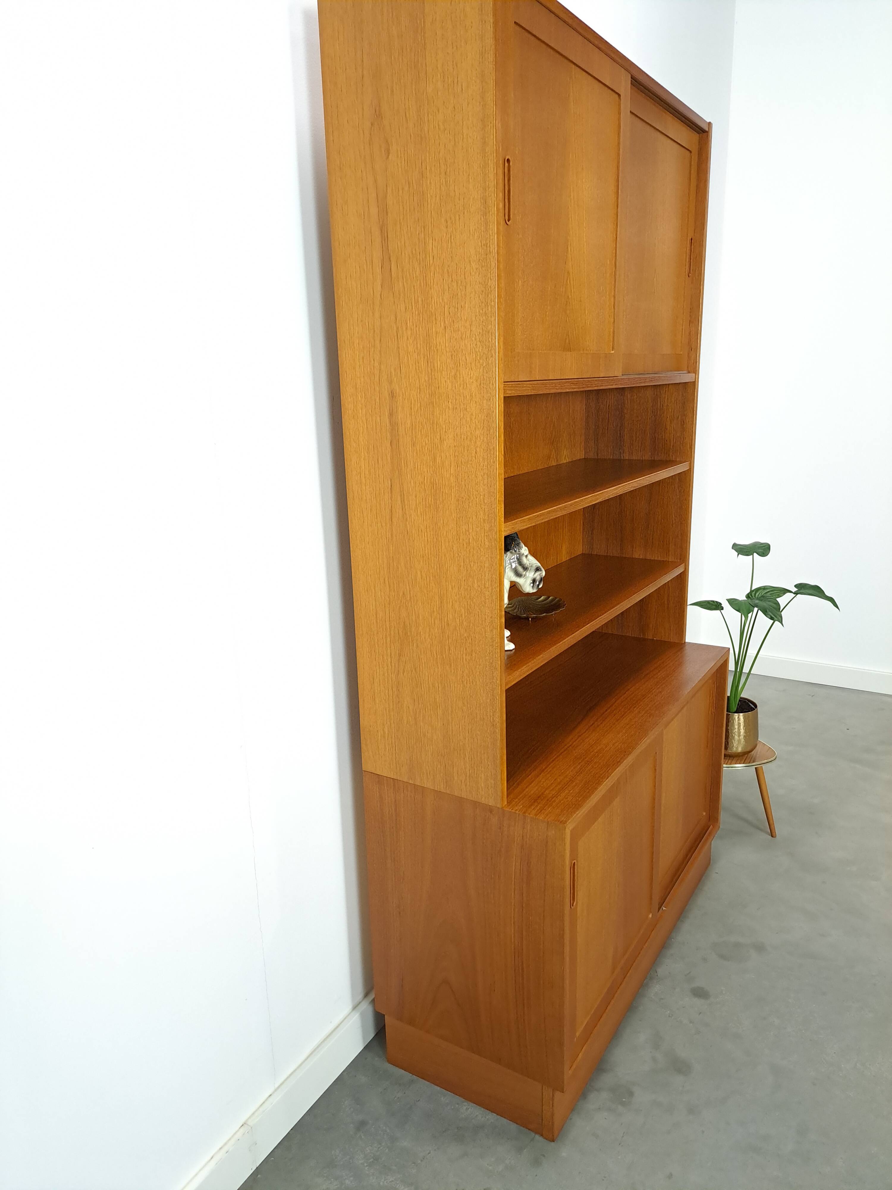 Meuble en teck design danois Poul Hundevad avec compartiments Lp, vintage