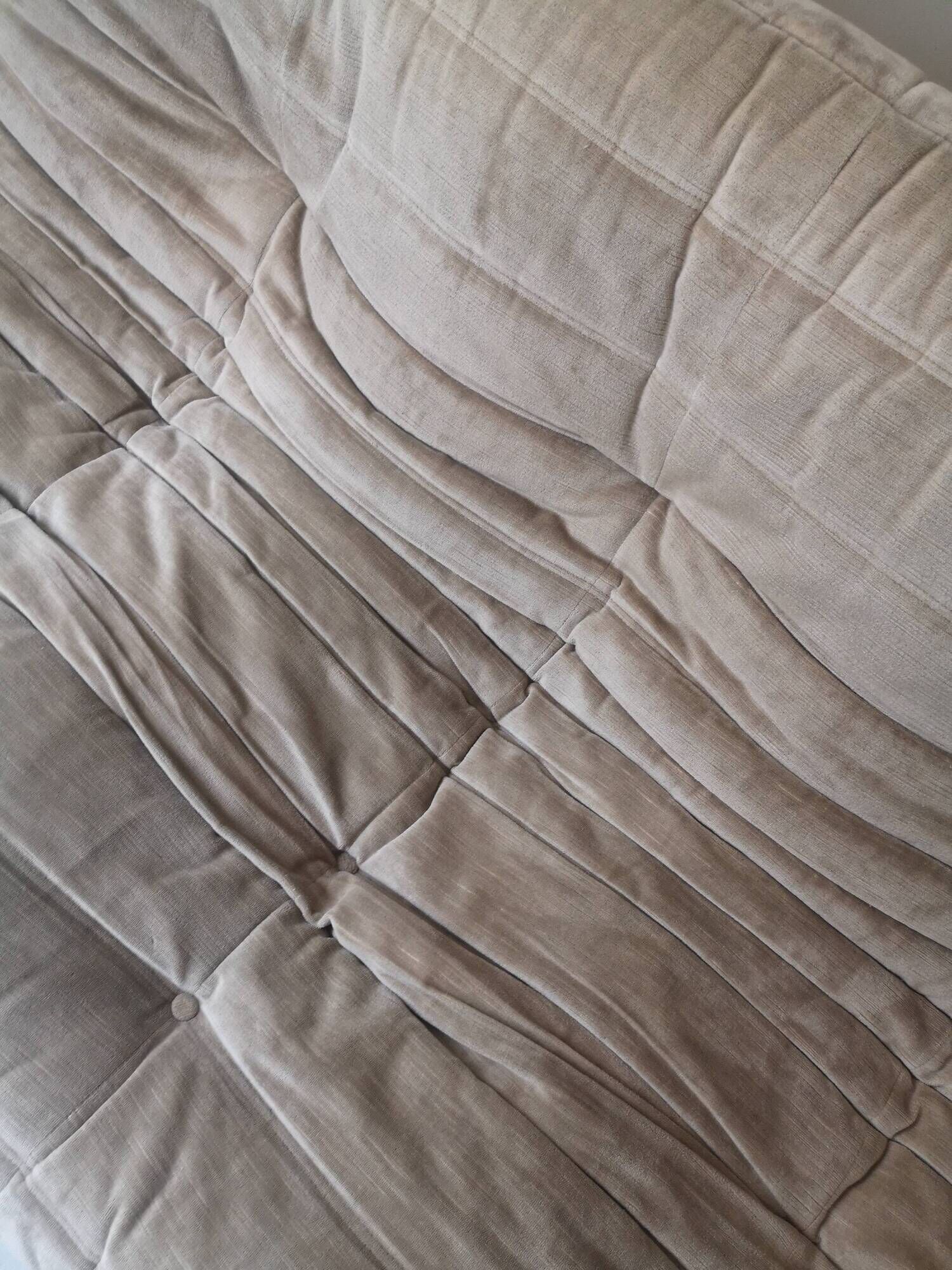 TOGO 3-seater sofa in beige velvet, Ligne Roset edition 1970
