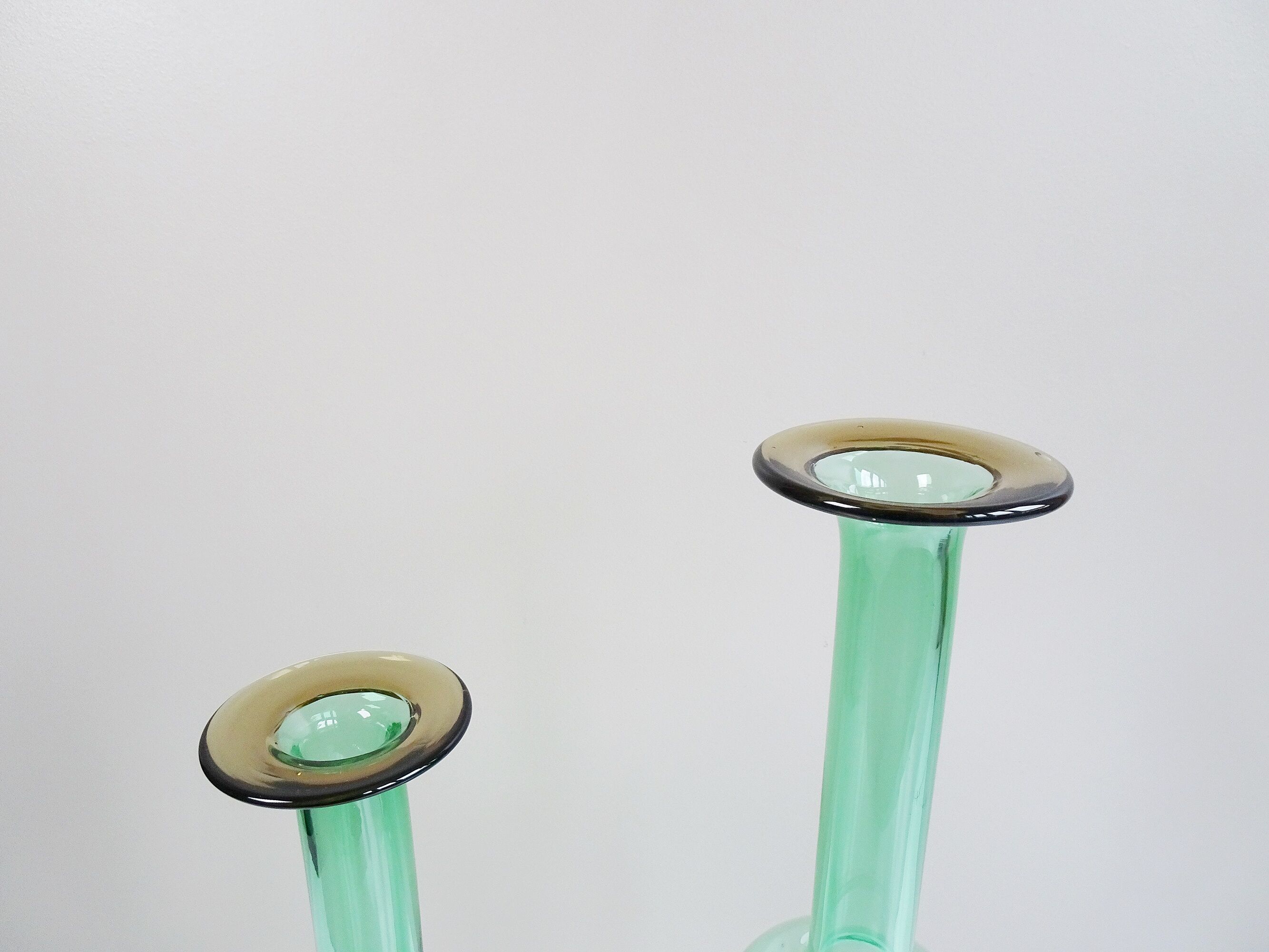 Vases bouteilles en verre vert de Villeroy et Boch