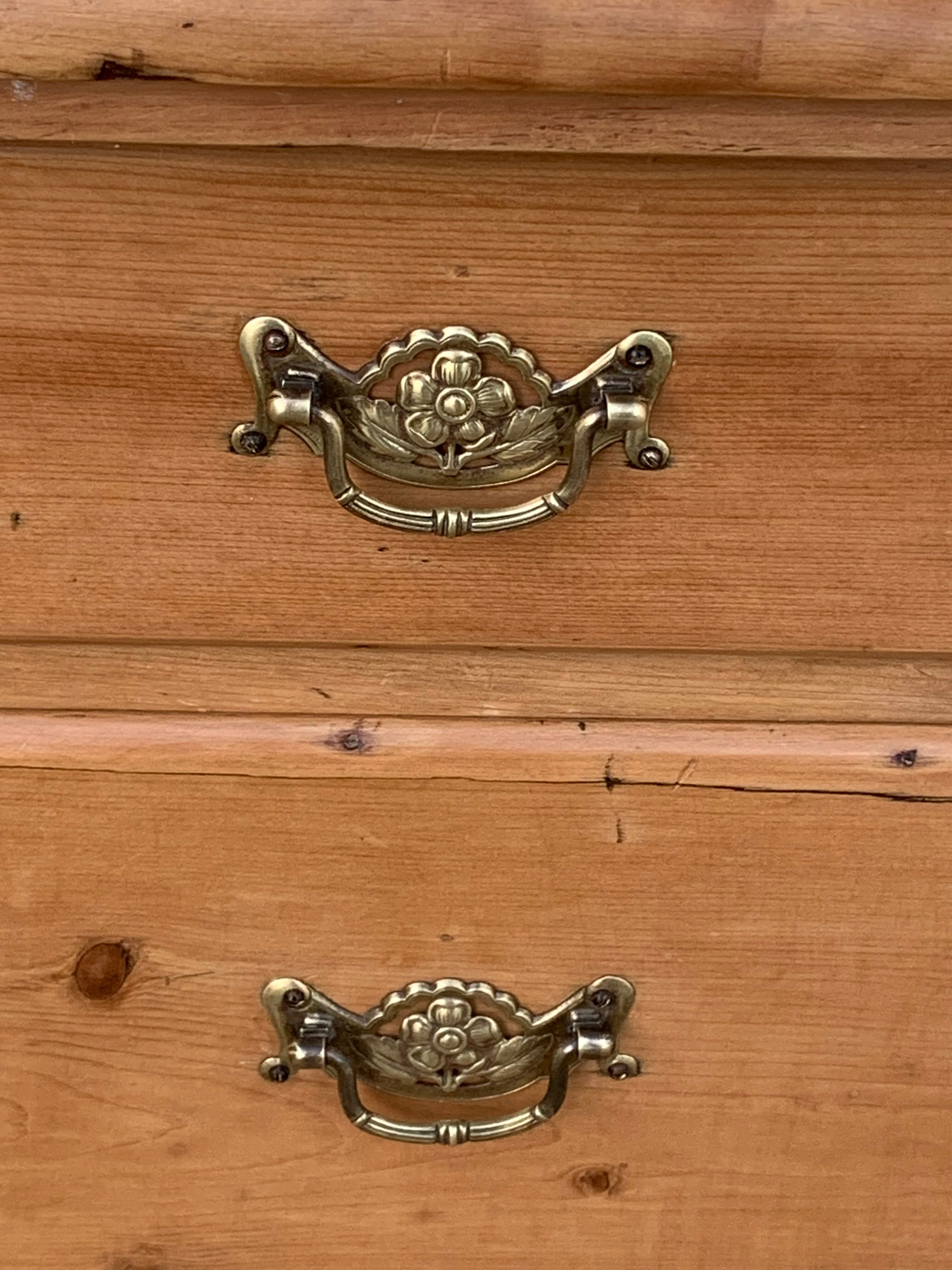 English style chest of drawers 1920 pine and pitchpin