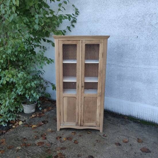 Small mesh cabinet, display case