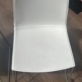 Set of 4 white Catifa Arper chairs
