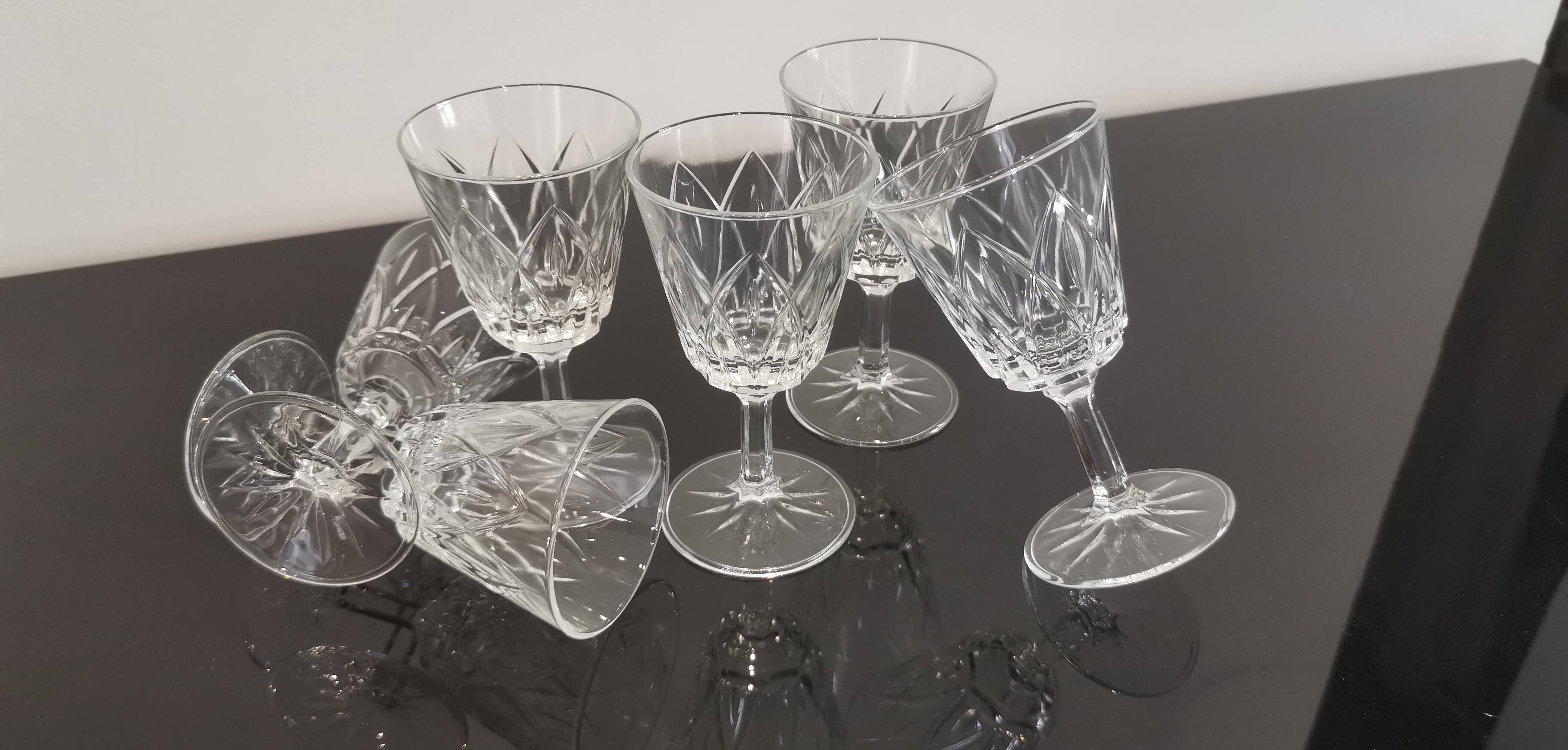 Set of 6 vintage chiseled crystal stemware