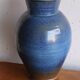 Grand vase en grès émaillé bleu – signé