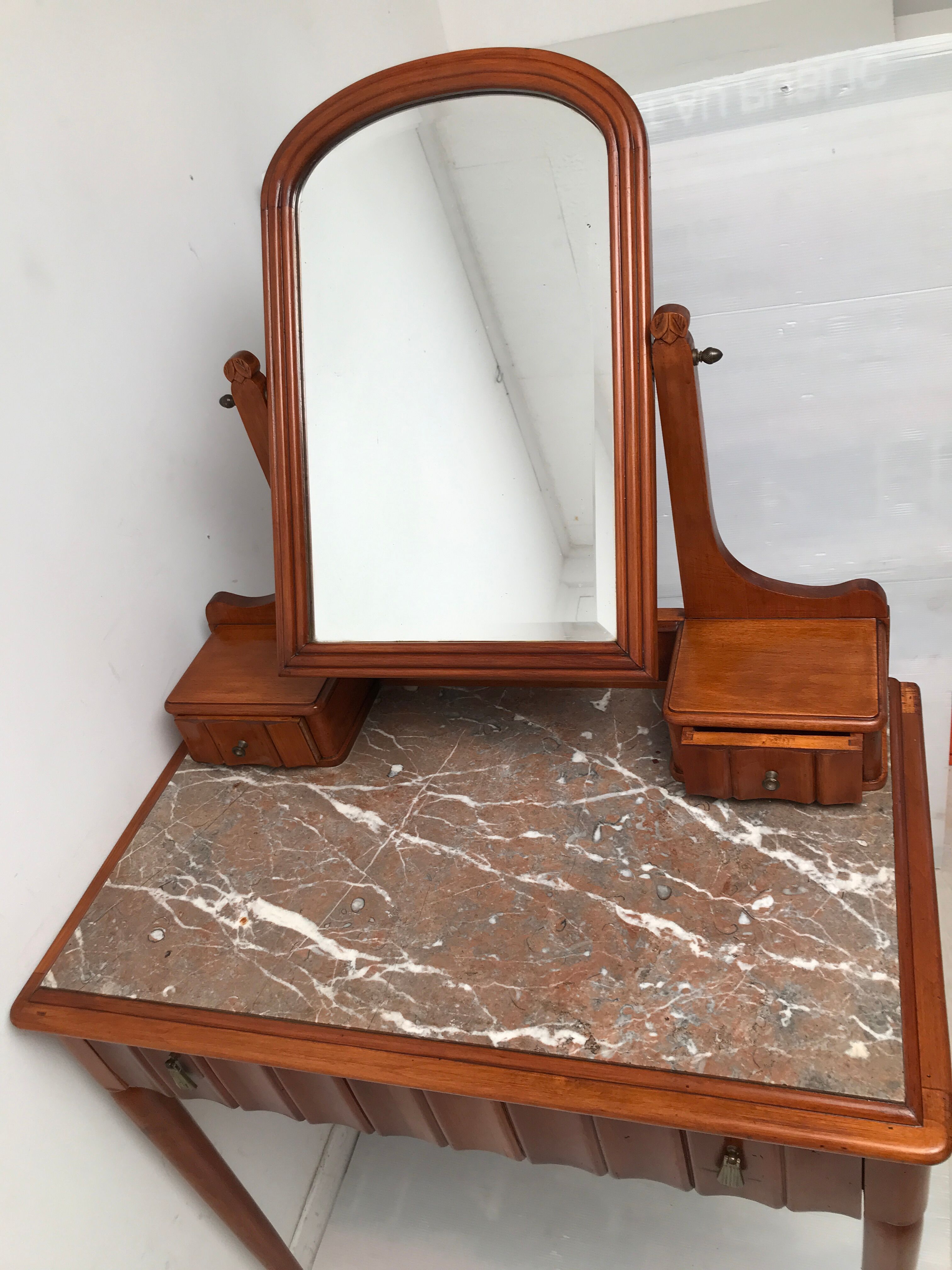 Art deco hairdresser 20s