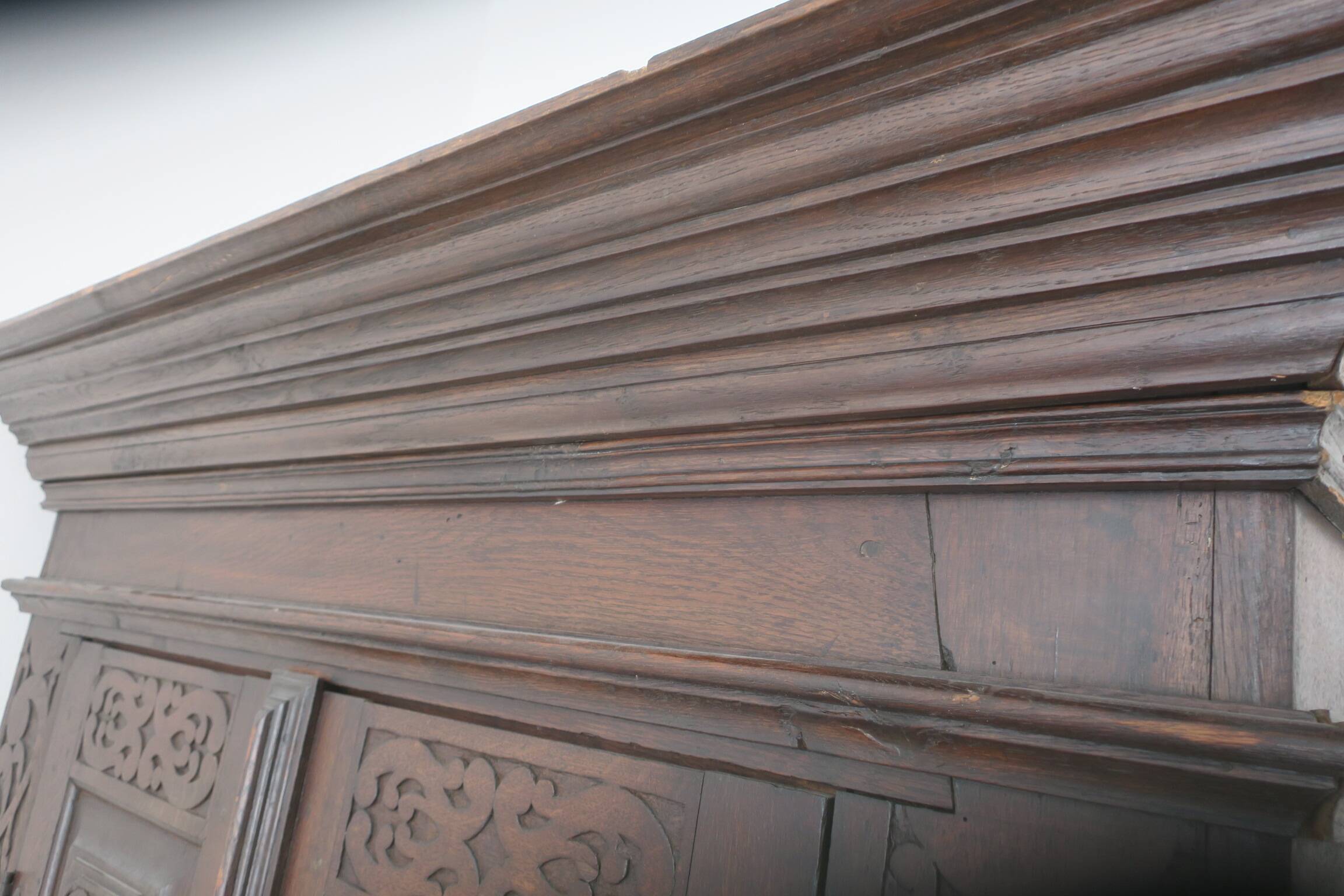Armoire de ferme en chêne sculpté antique, 1780
