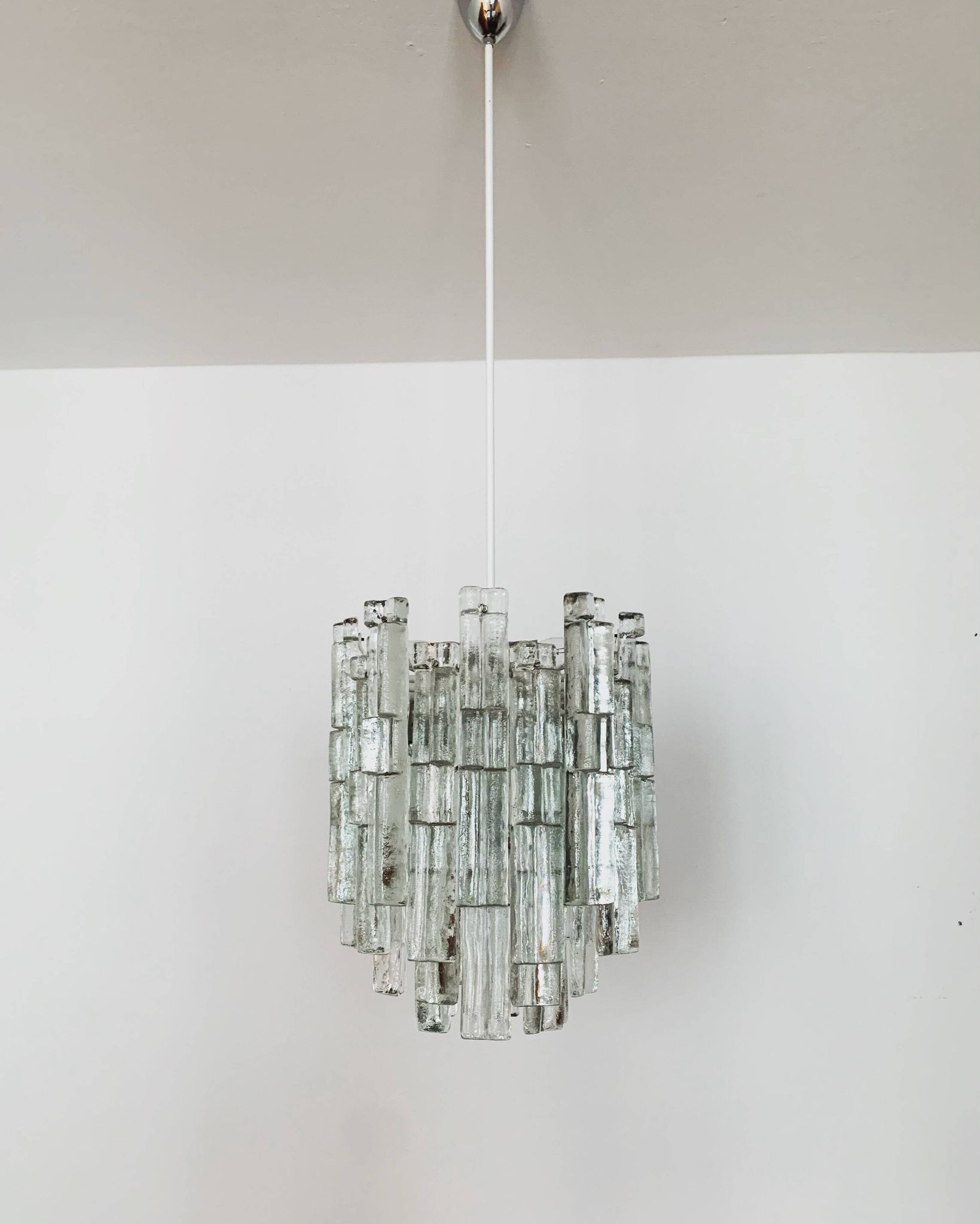 Chandelier en verre de glace autrichien par J.T. Kalmar