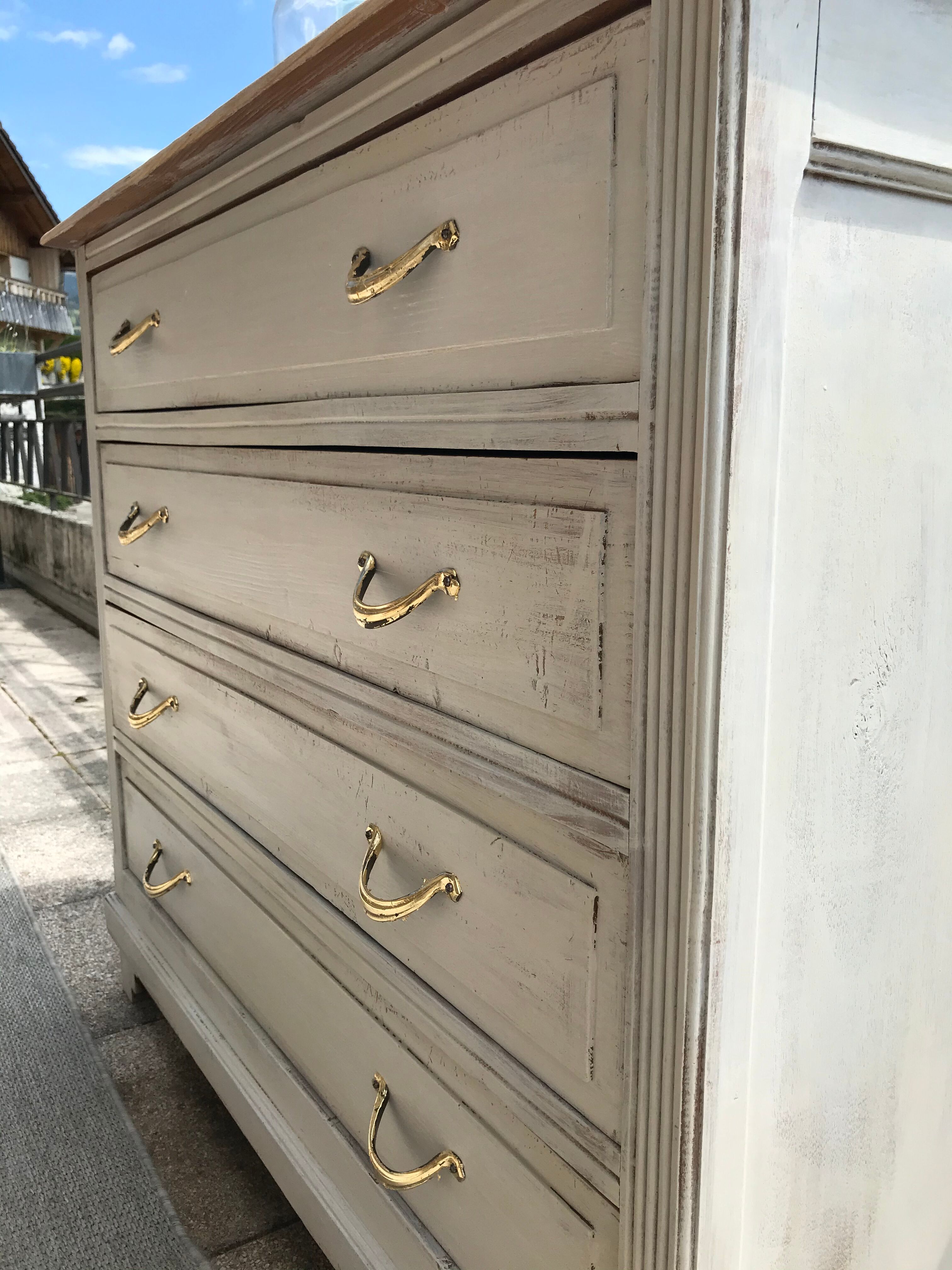 Old white patinated/cream dresser