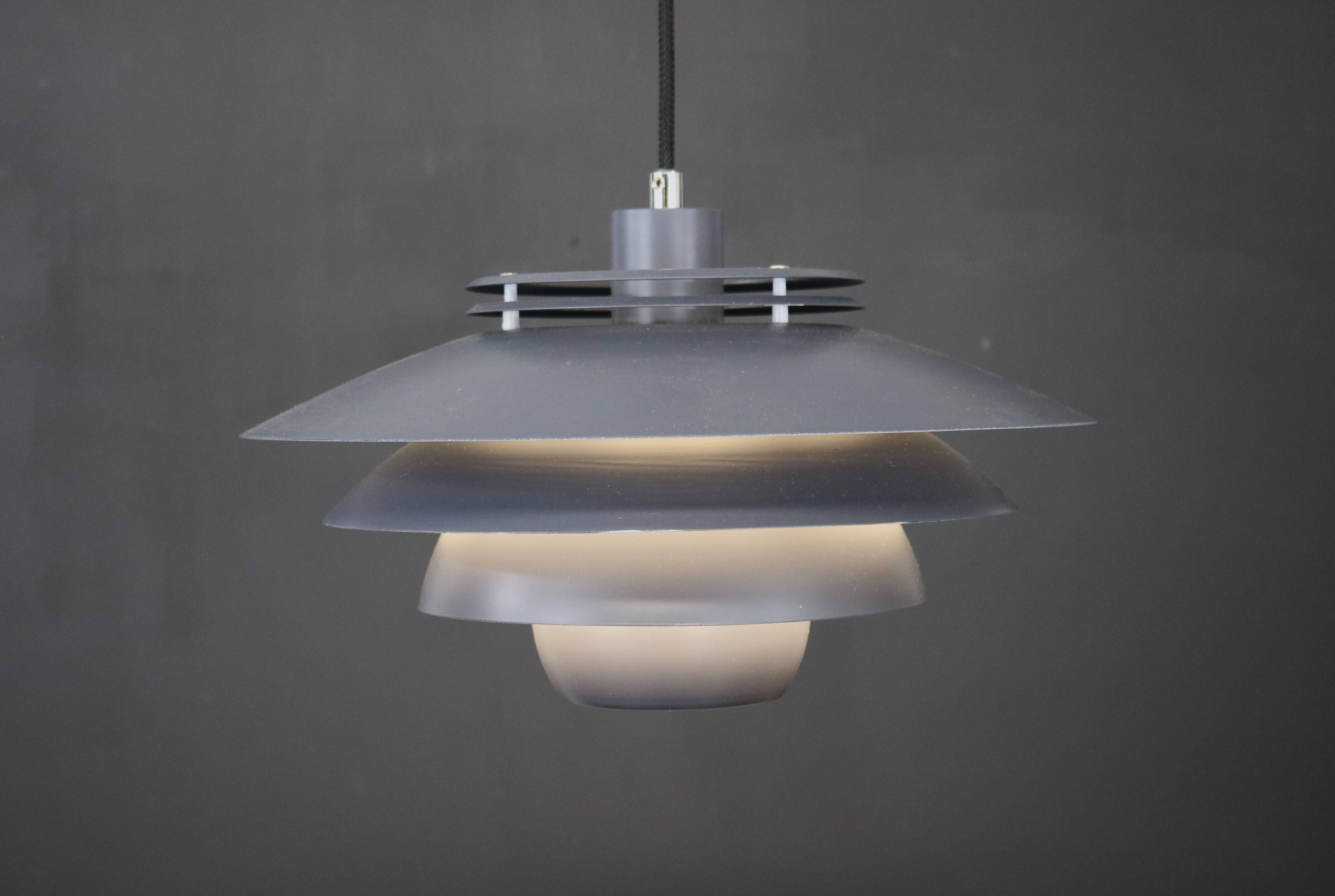 Beautiful antracite black Nordic pendant lamp