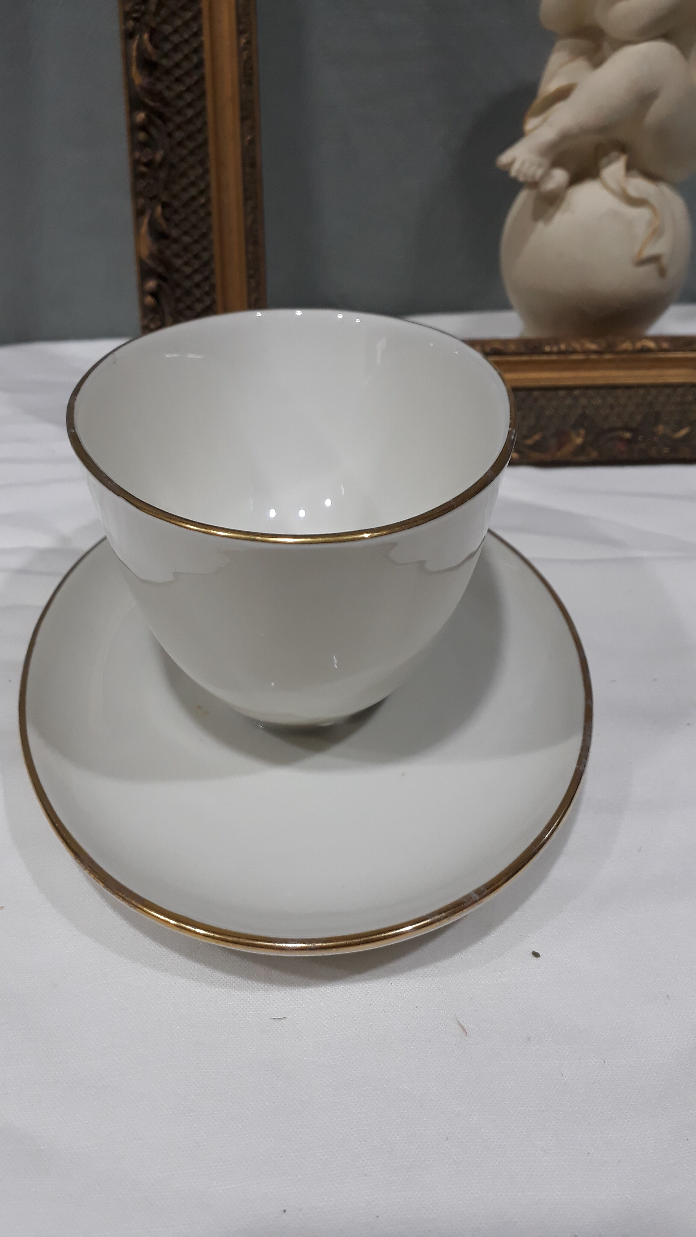Fürstenberg cream porcelain saucière with golden edging