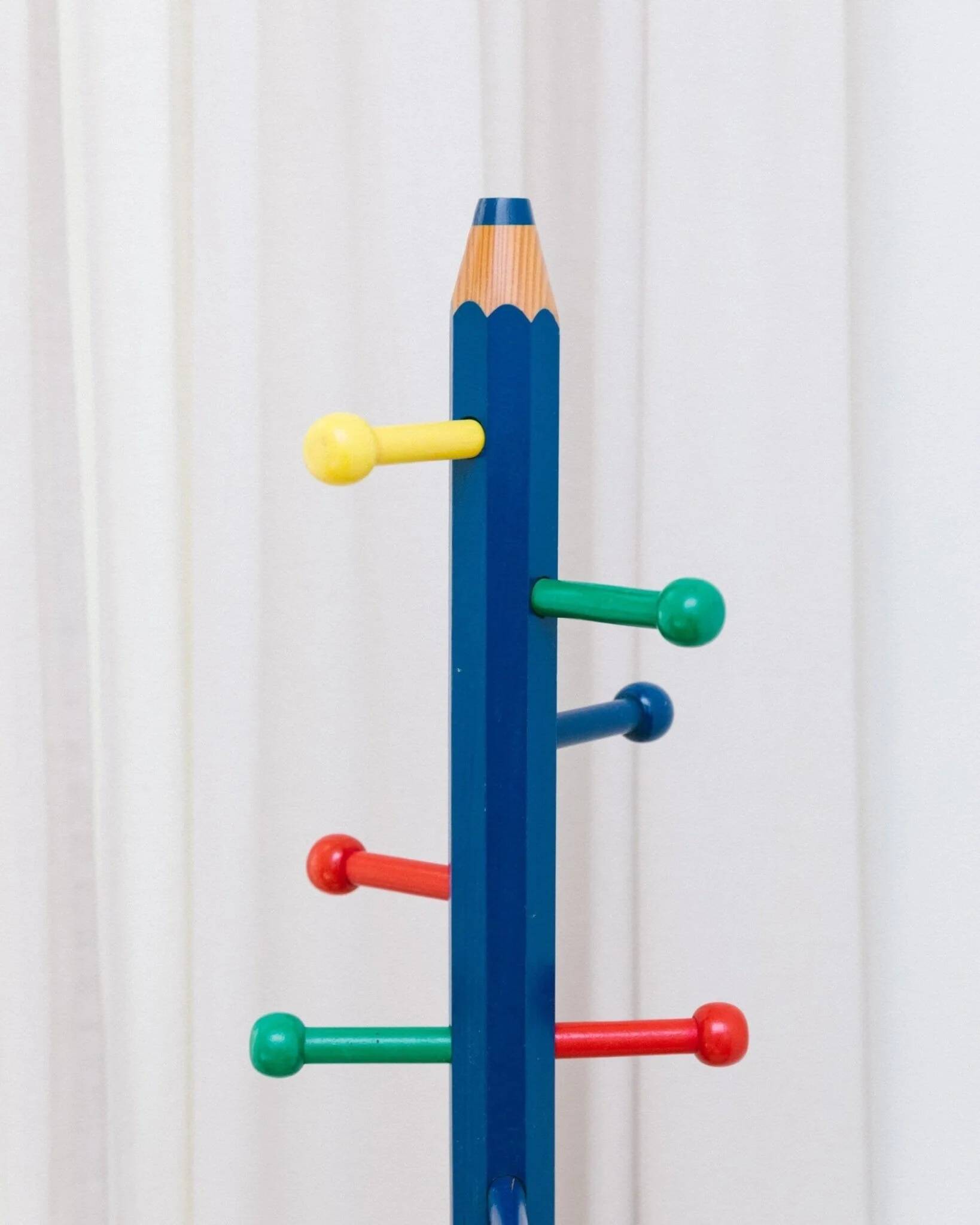 Vintage 1980s coat rack in the shape of a pencil - Pierre Sala style - Memphis Pop Art design - 80s 90s