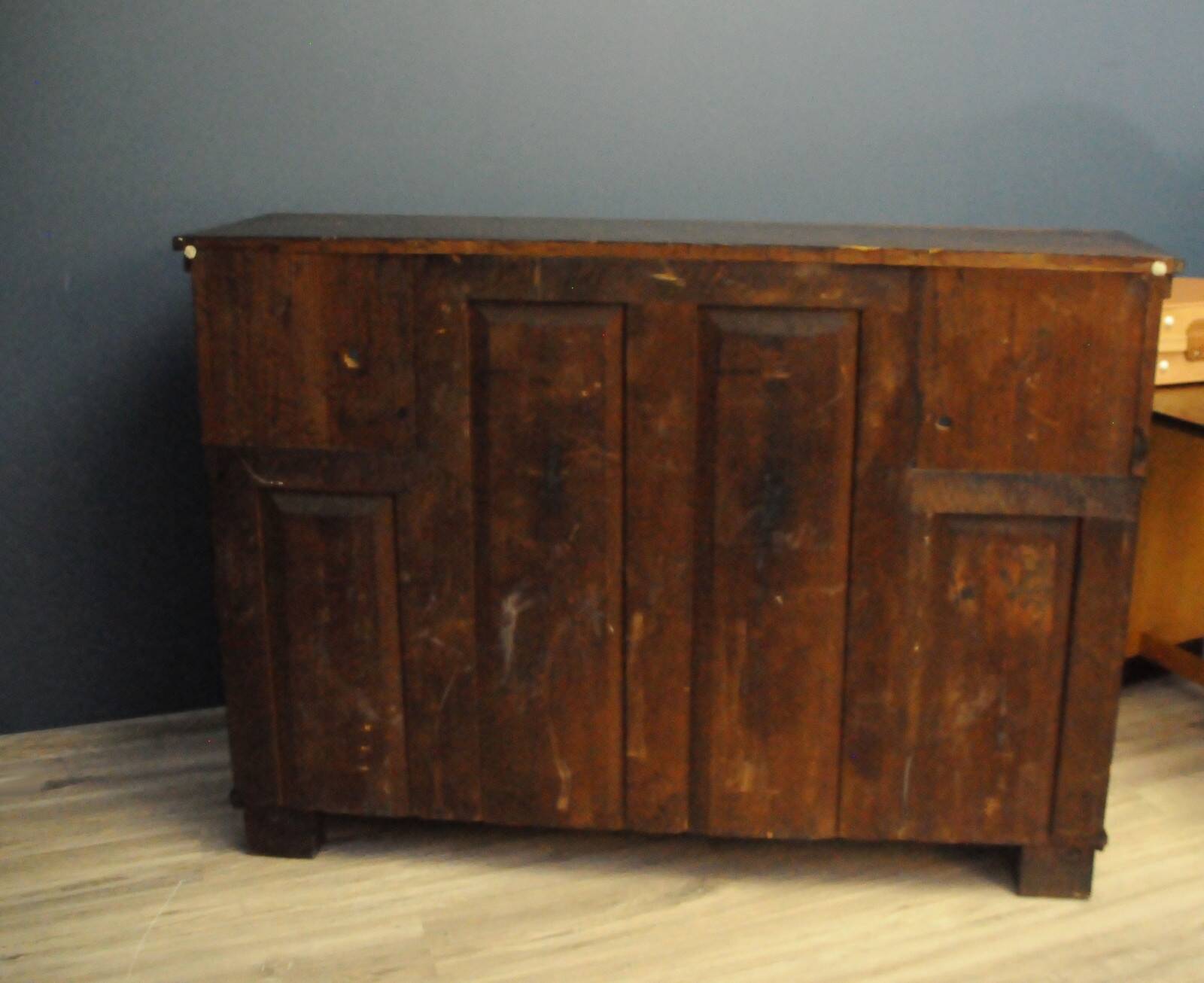 Impressionnante commode scandinave des années 1920