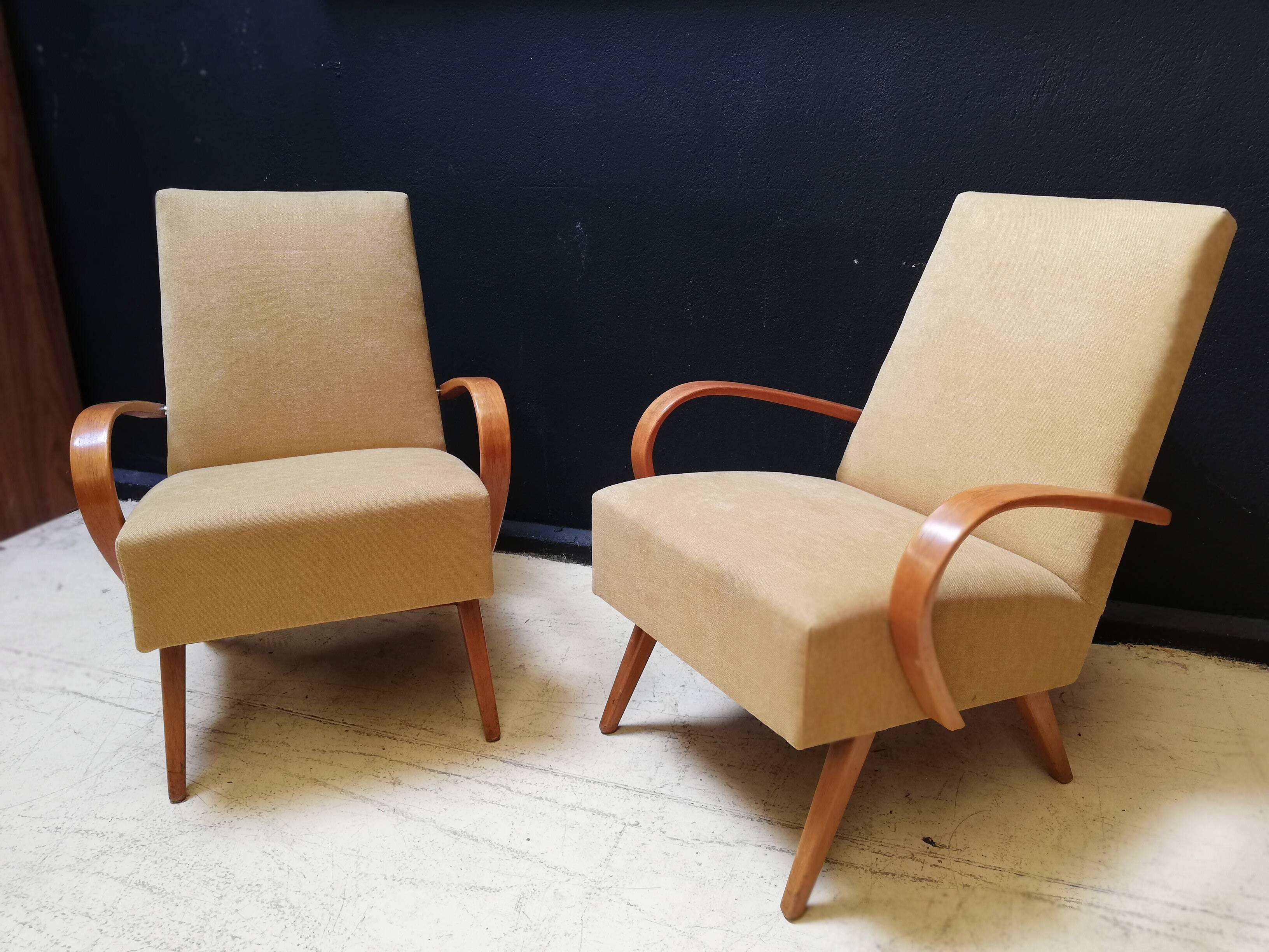 Paire de fauteuils vintage Halabala 1950