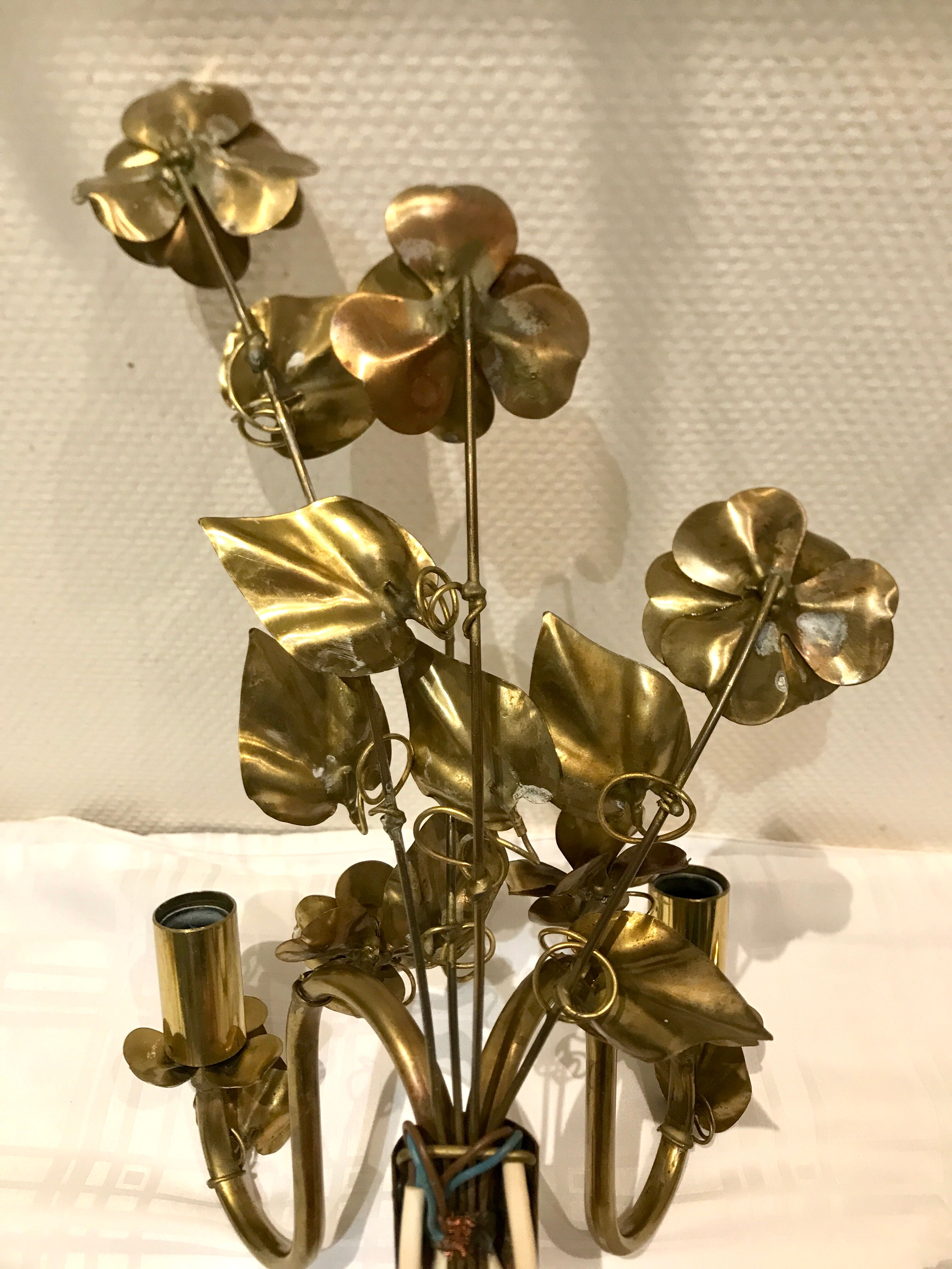 Paire d’appliques fleurs et feuilles laiton