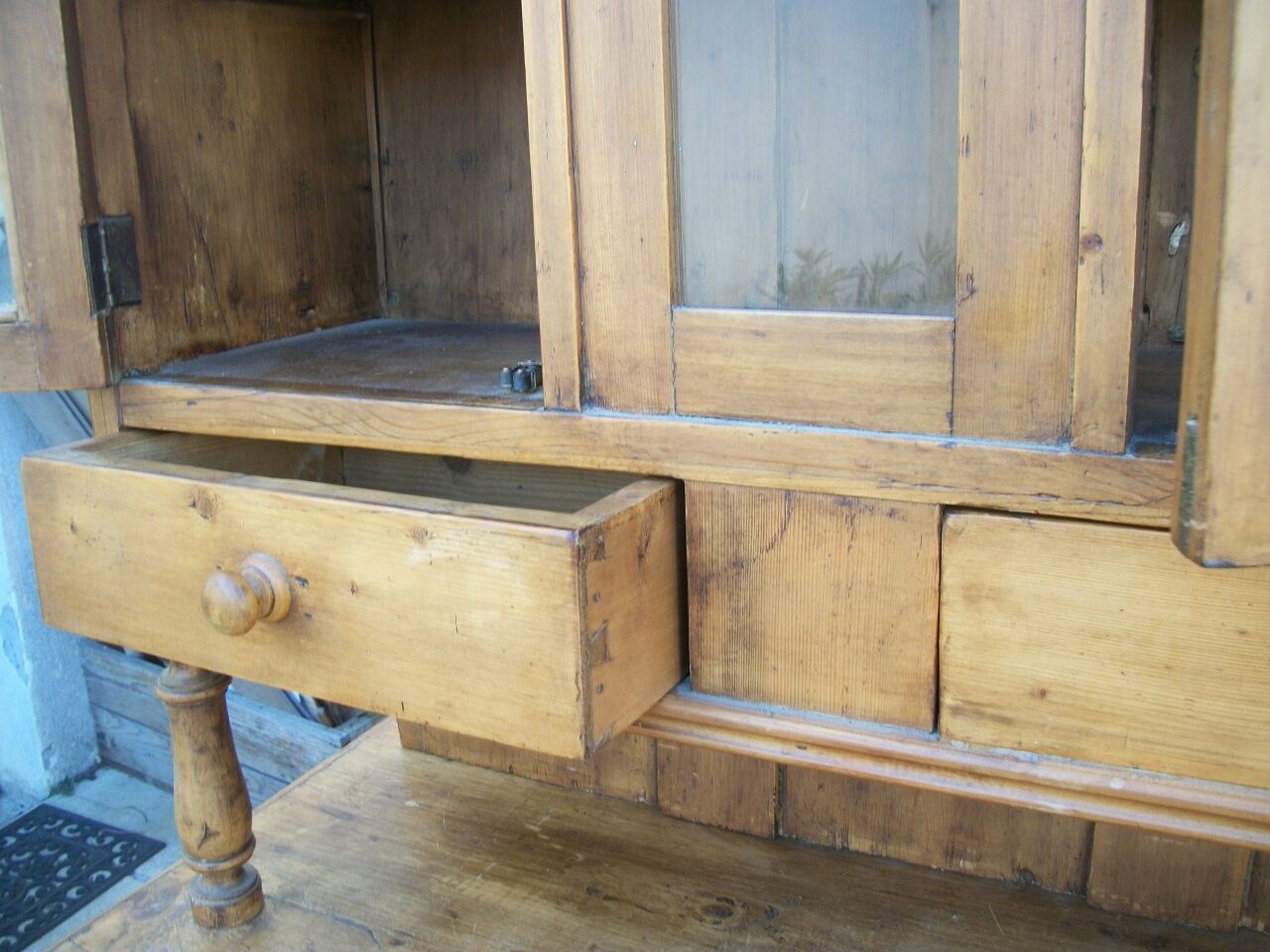 Buffet vitrine pin massif