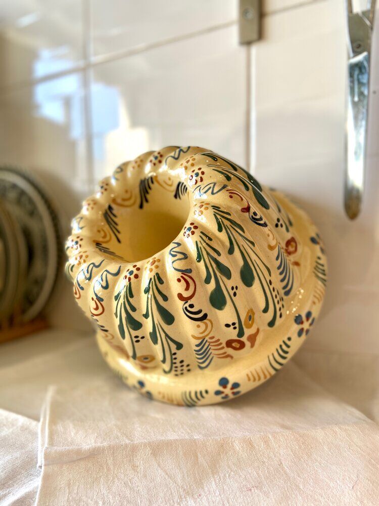 Glazed ceramic kougelhopf mould