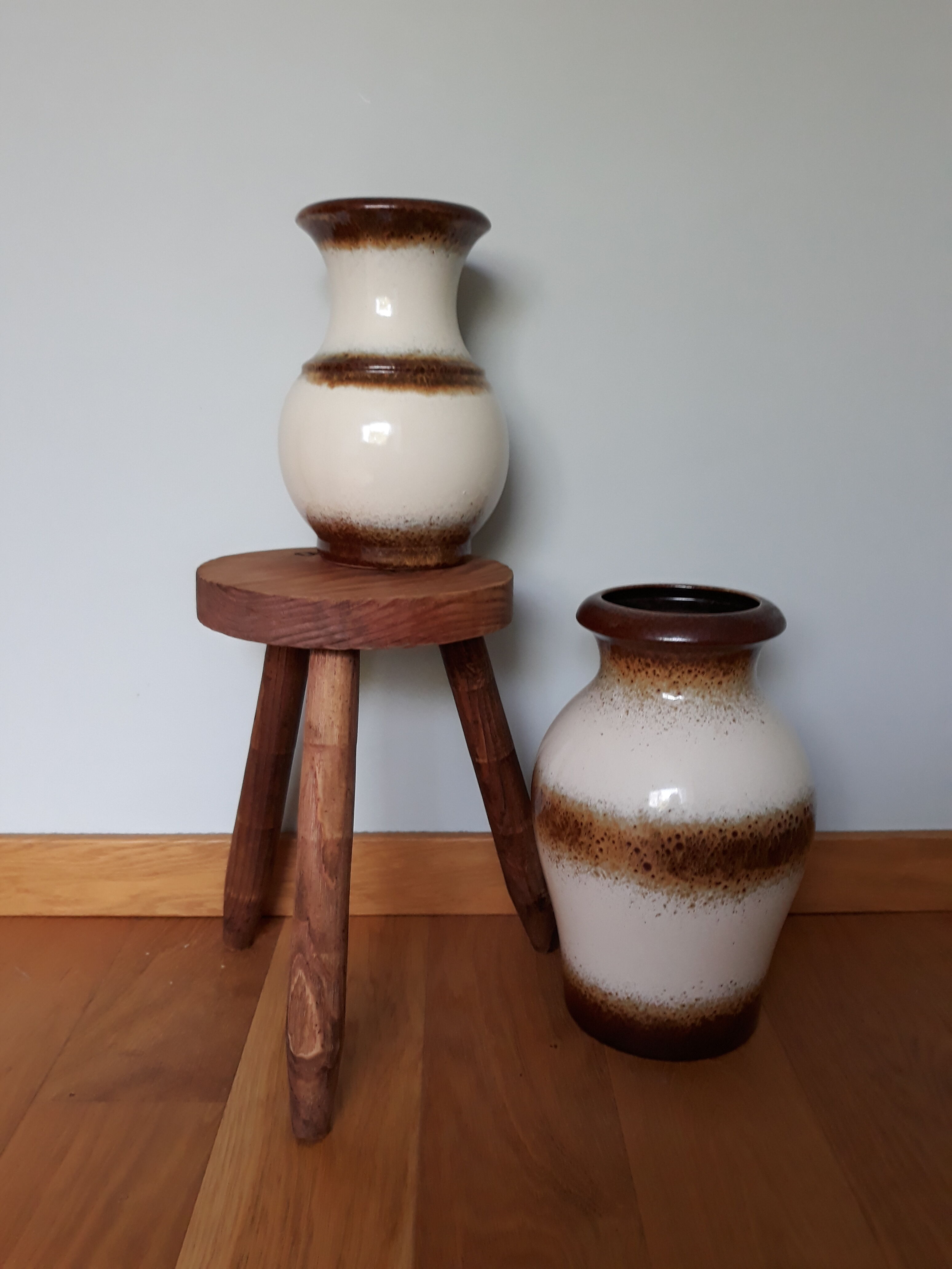 Tripod stool in solid wood