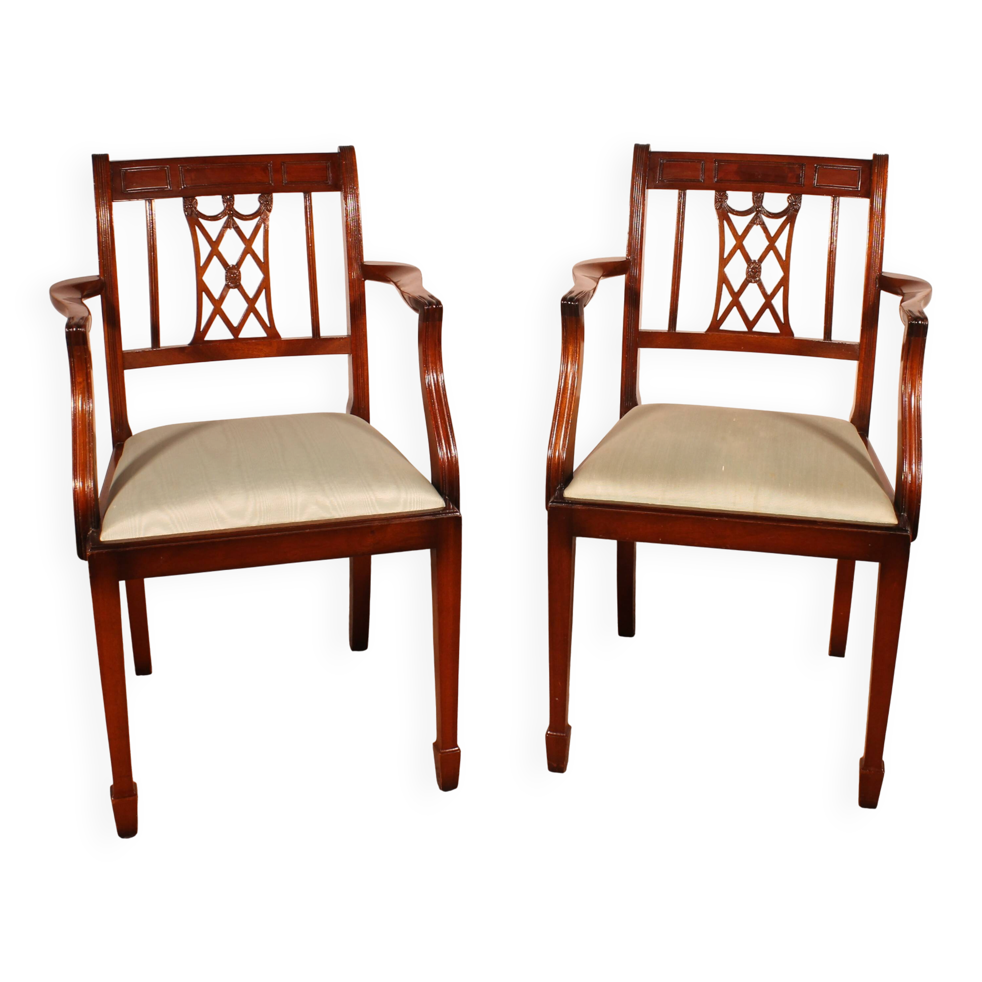 pair of mahogany armchairs in Hepplewhite style
