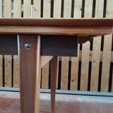 Extendable teak table