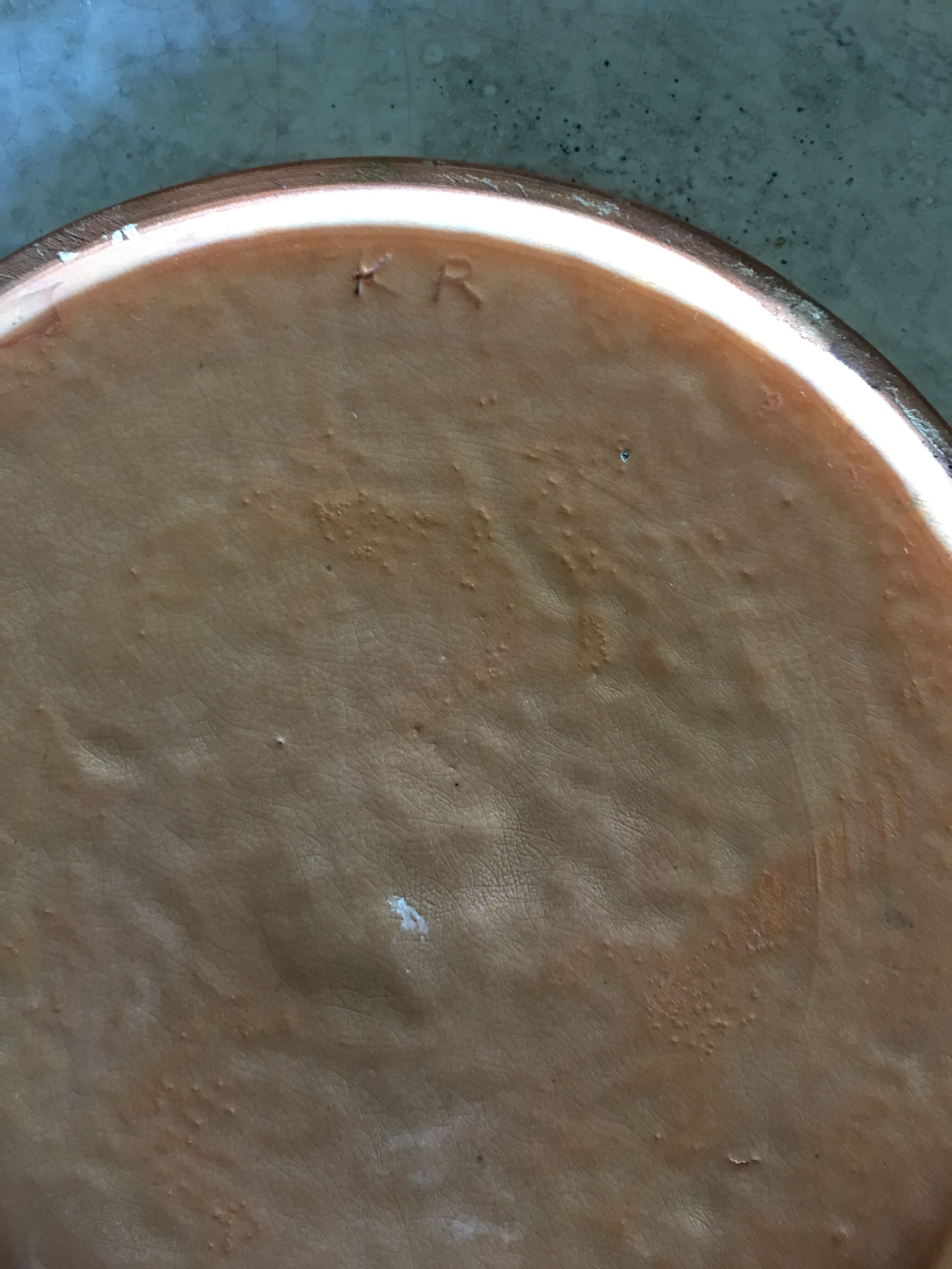 Vintage dish in ceramic African drawing