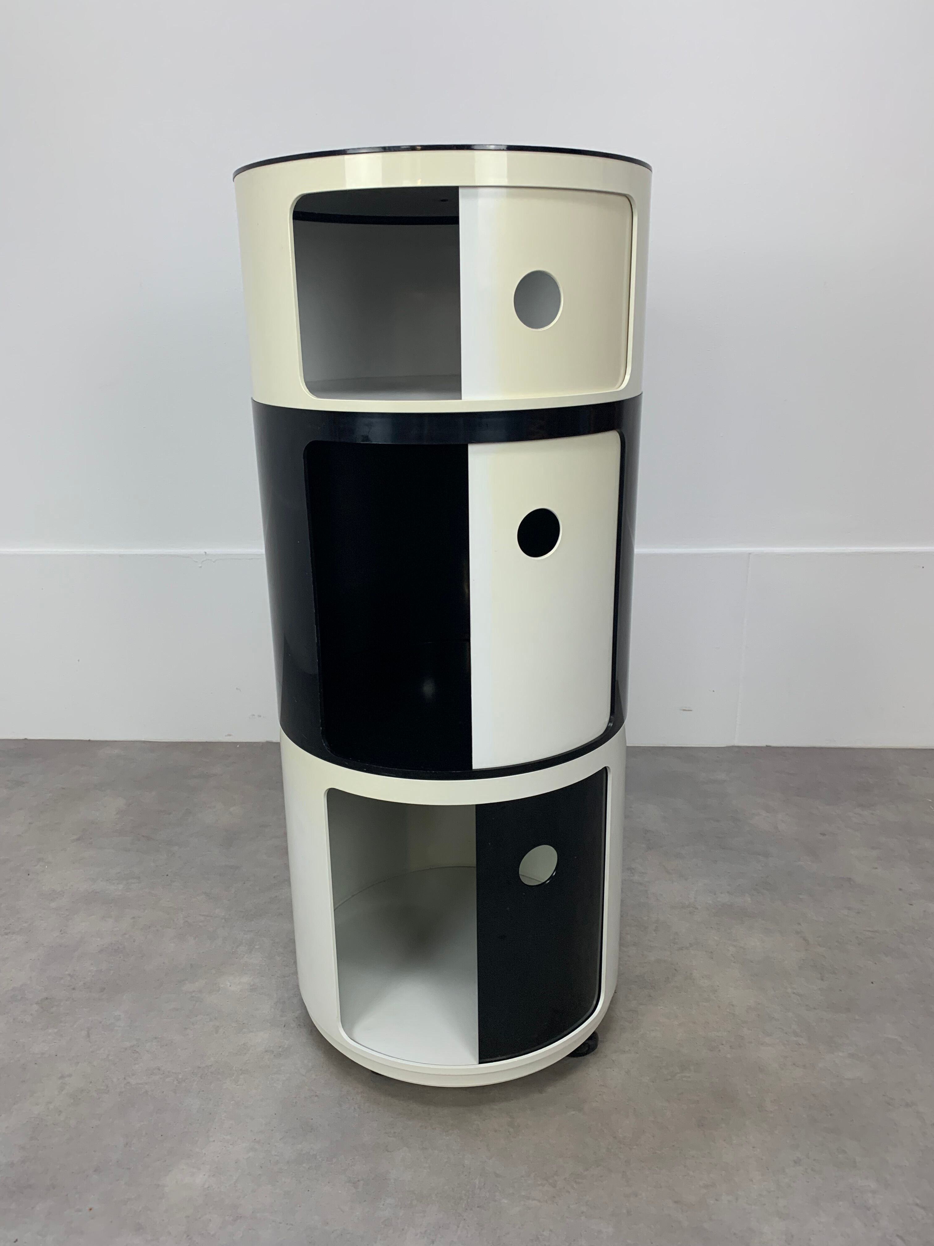 Desserte Componibili ronde par Anna Castelli pour Kartell