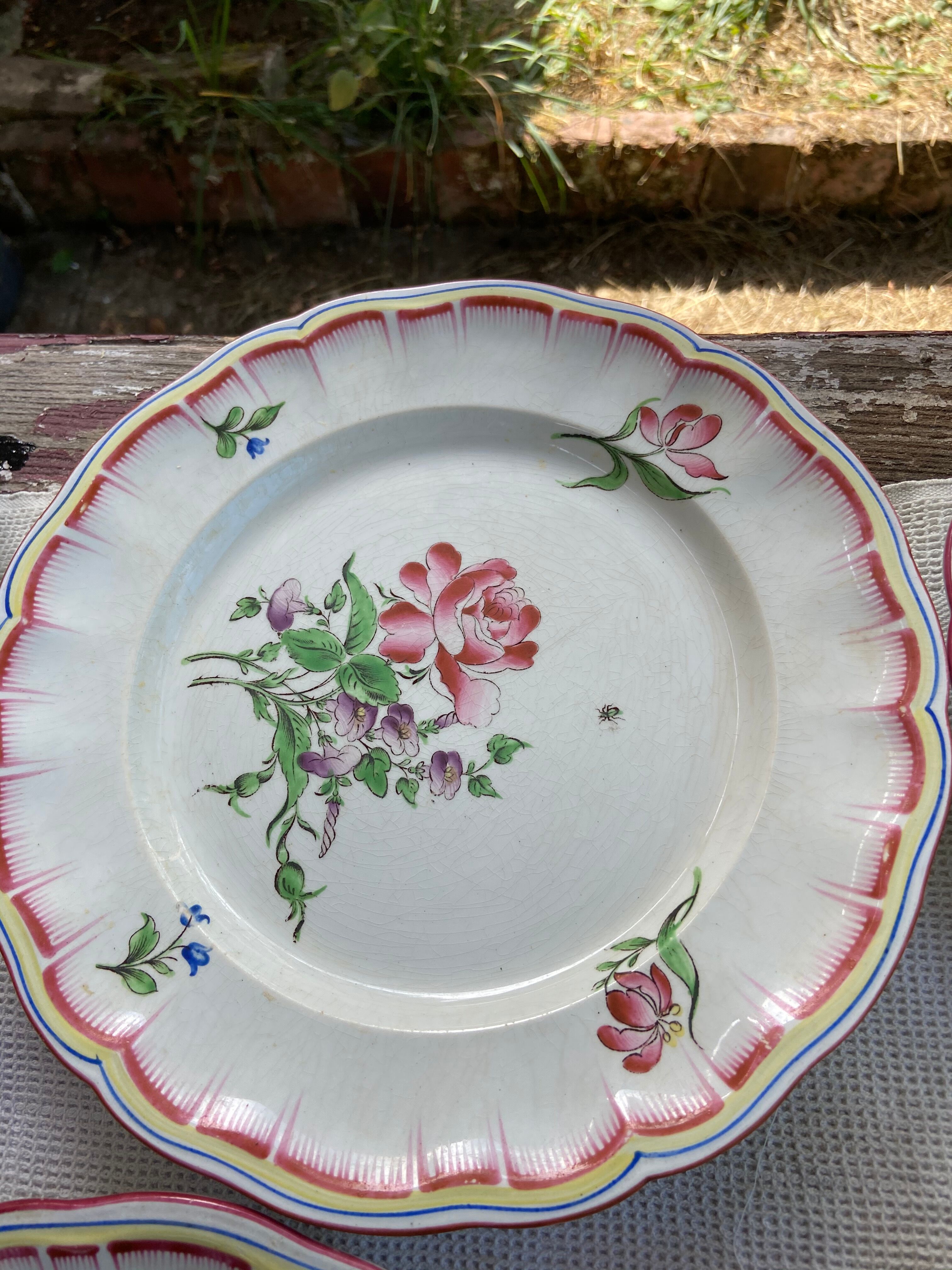 Lot of 6 flat plates Lunéville flower decoration