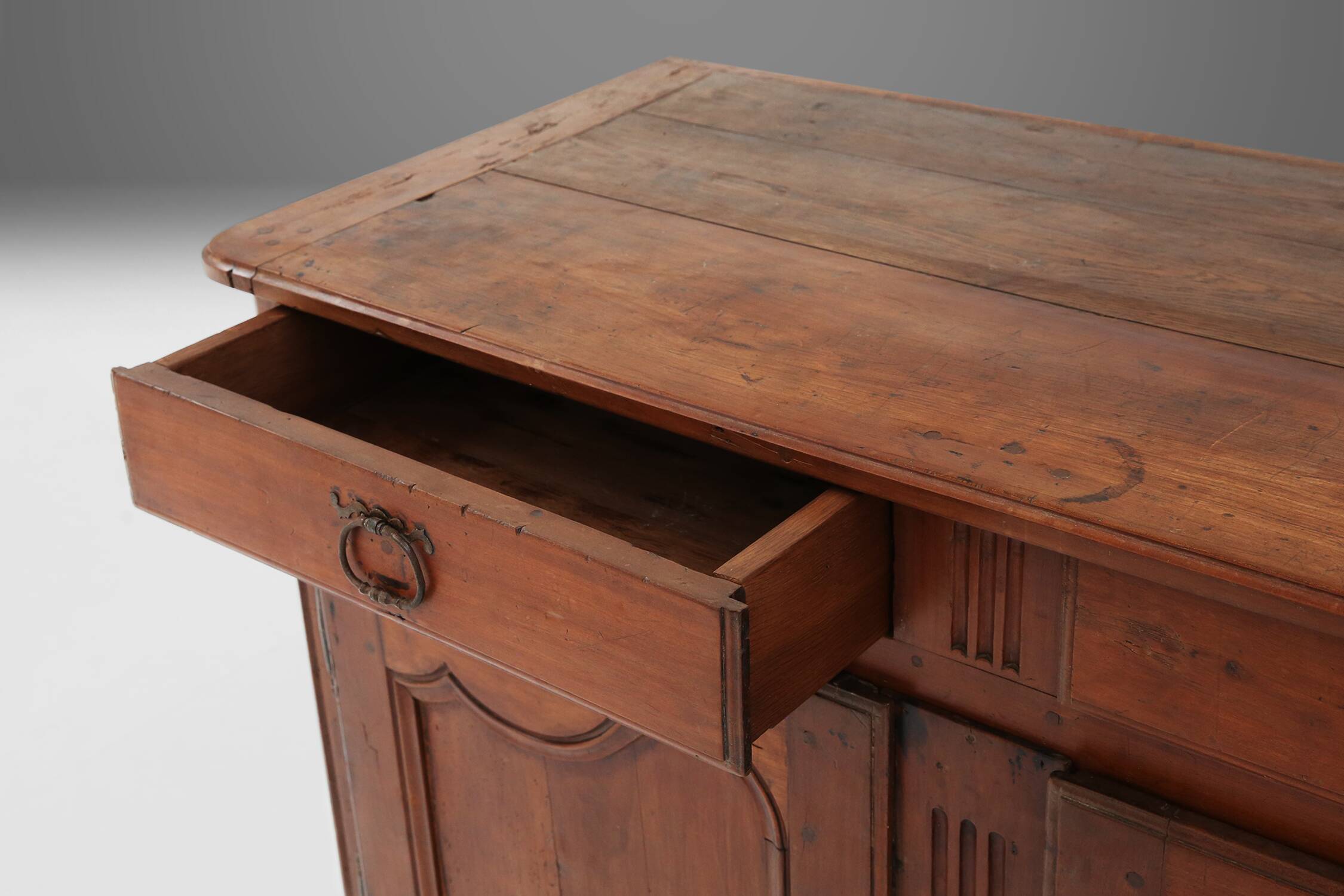 Buffet provençal français du 19ème siècle