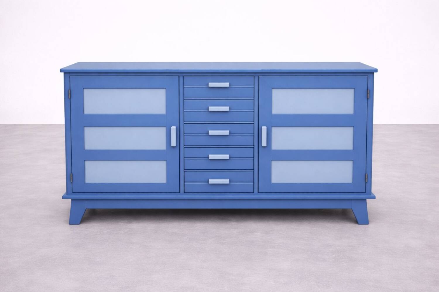 Buffet bas en bois peint bleu avec portes et tiroirs