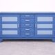 Buffet bas en bois peint bleu avec portes et tiroirs