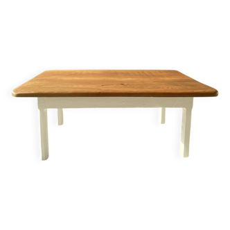 Table basse ancienne restaurée – Chêne naturel et pieds crème