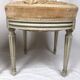 Paire de chaises en bois laqué blanc de style Louis XVI, XXe