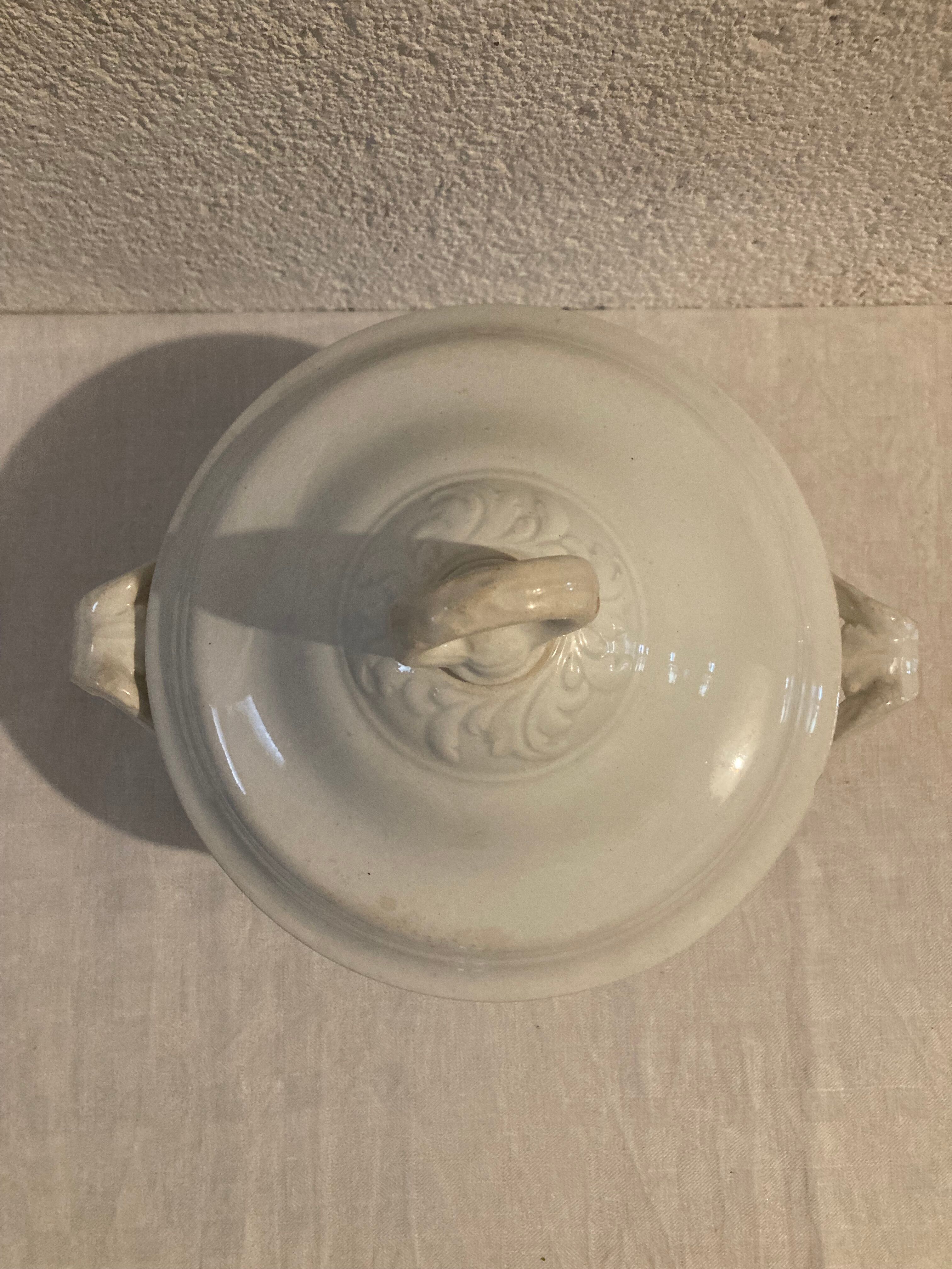 19th century tureen of Montereau