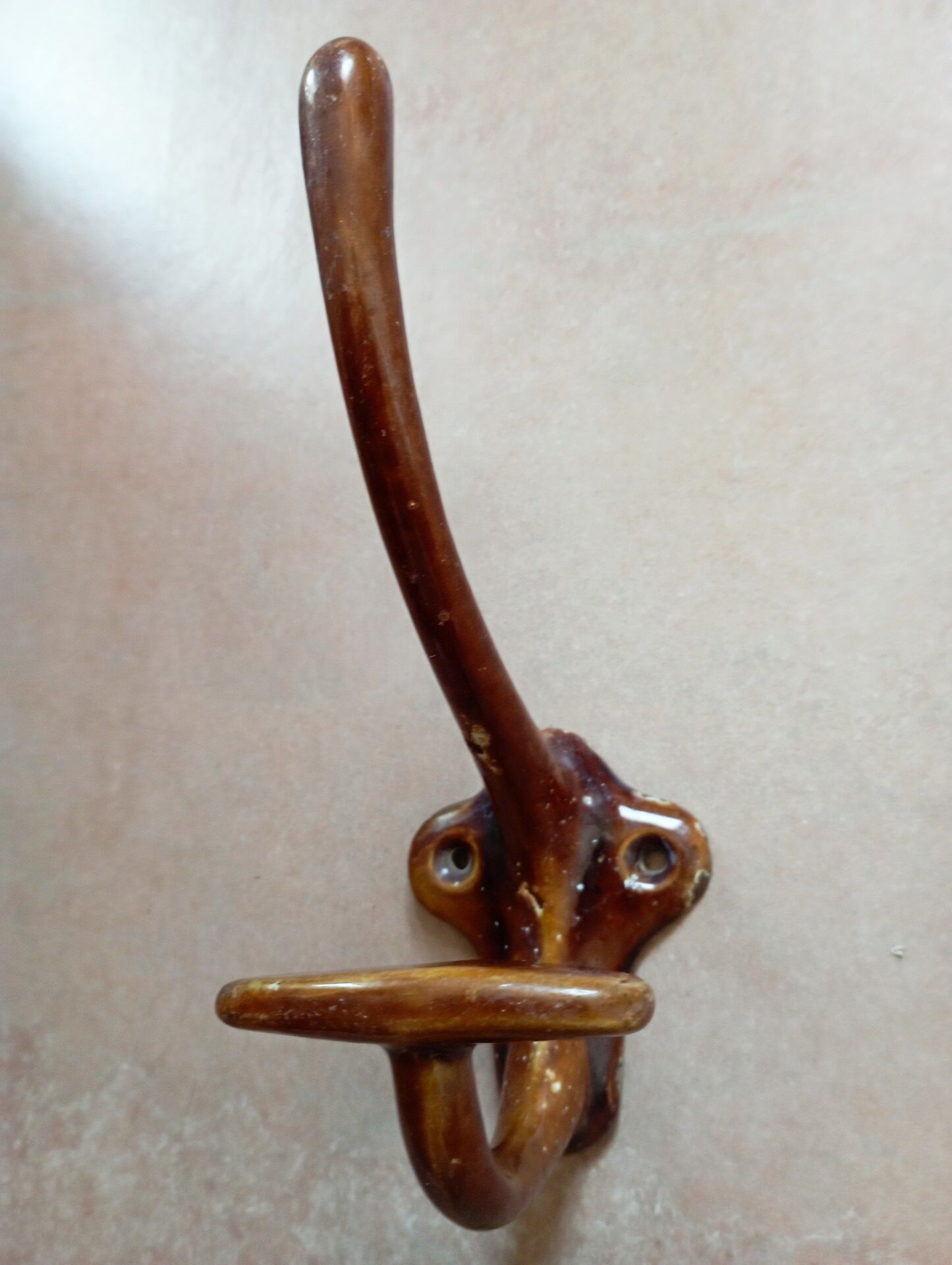 Enamelled cast iron hook