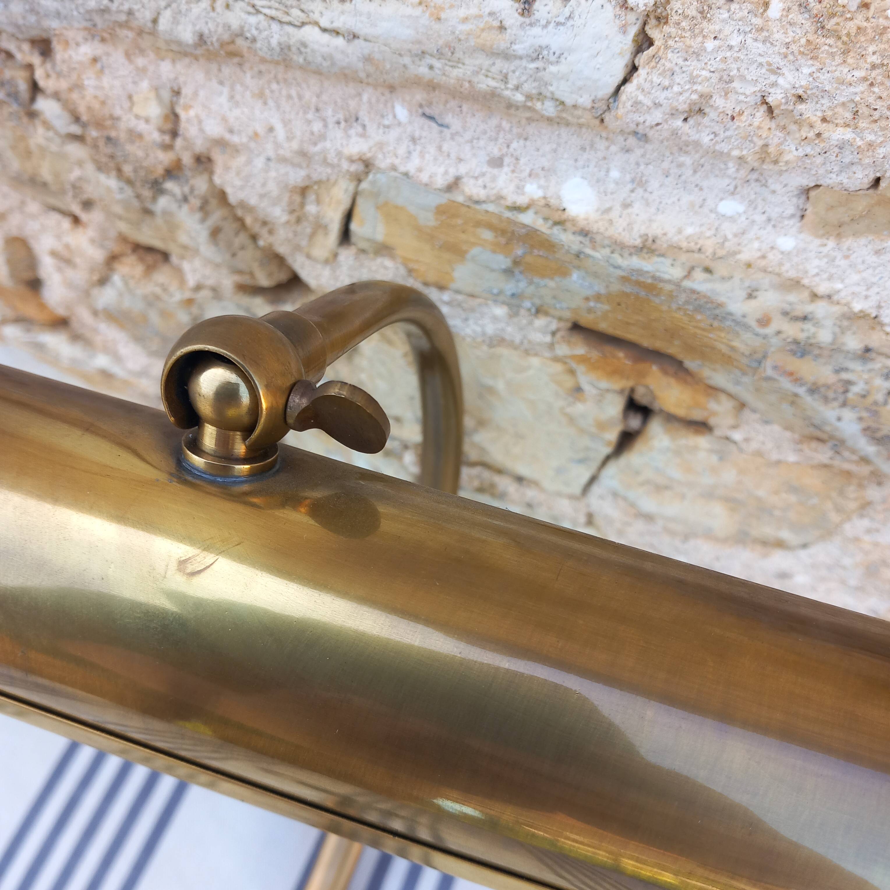 Brass wall light for picture lighting