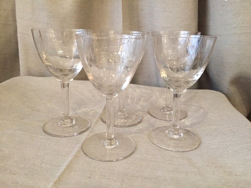 Suite of 4 glasses of port wine cooked in glass of the years 1930
