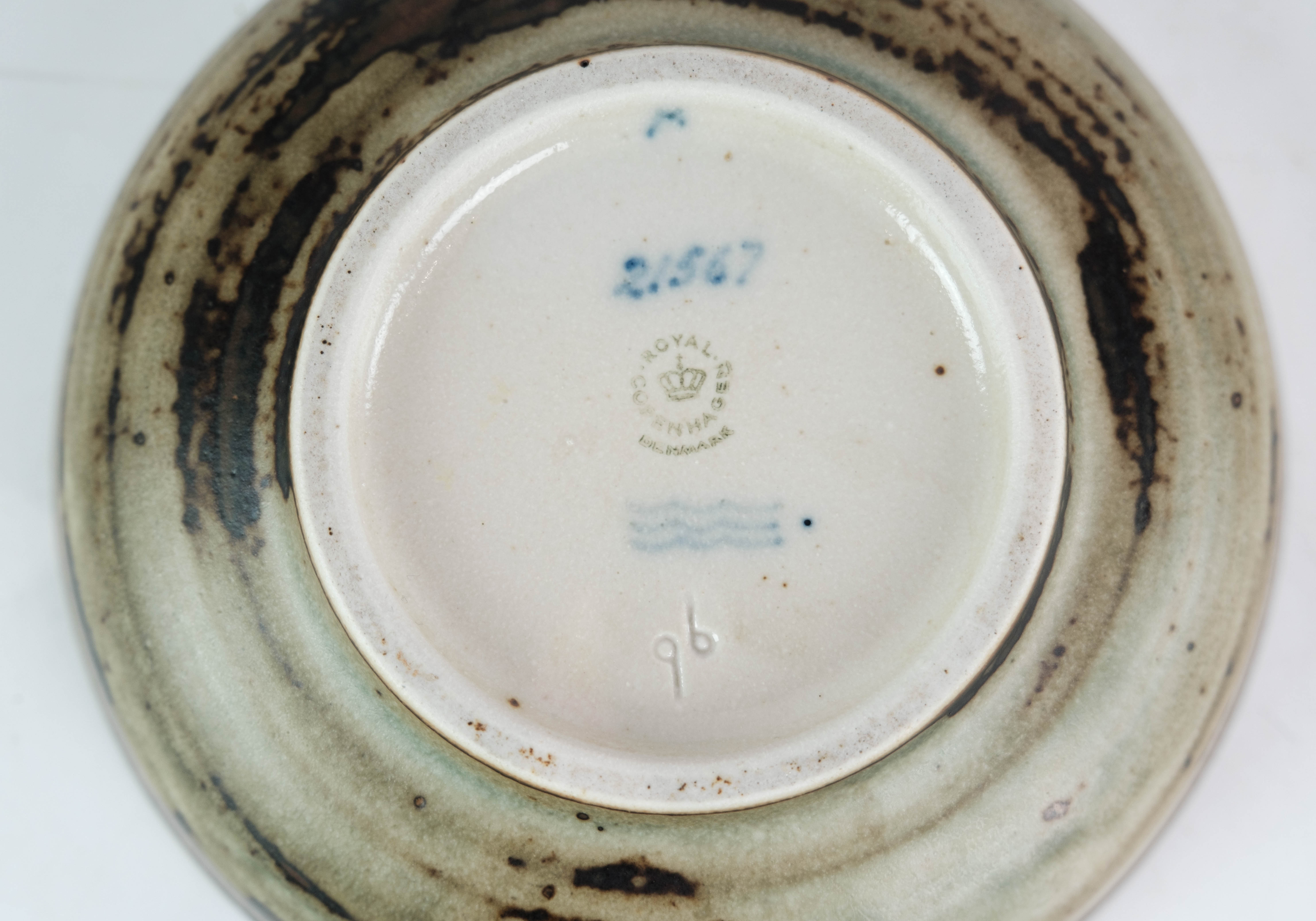 Stoneware bowl in brown colors, no.: 21567 by Gerd Bøgelund for Royal Copenhagen