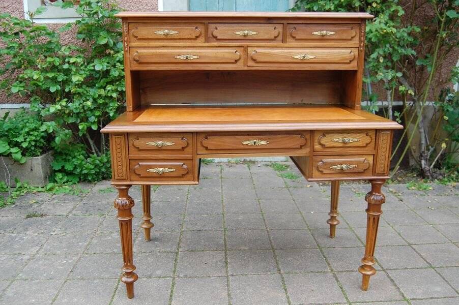 Napoleon III period tiered walnut desk from the 19th century