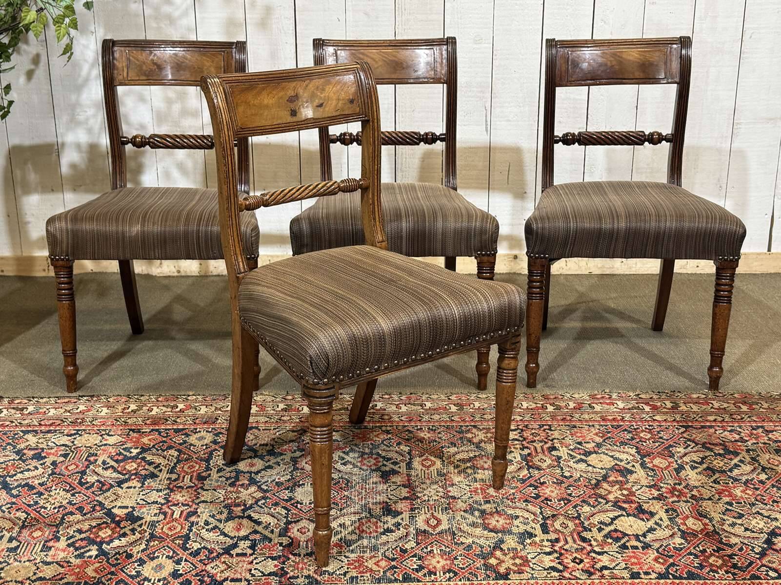 Série de 4 chaises + 2 fauteuils anglais en acajou fin XIXème