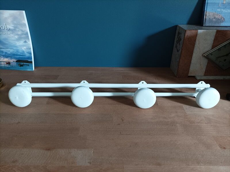 Patinated coat rack 4 hooks patinated metal white deco dp 03231147