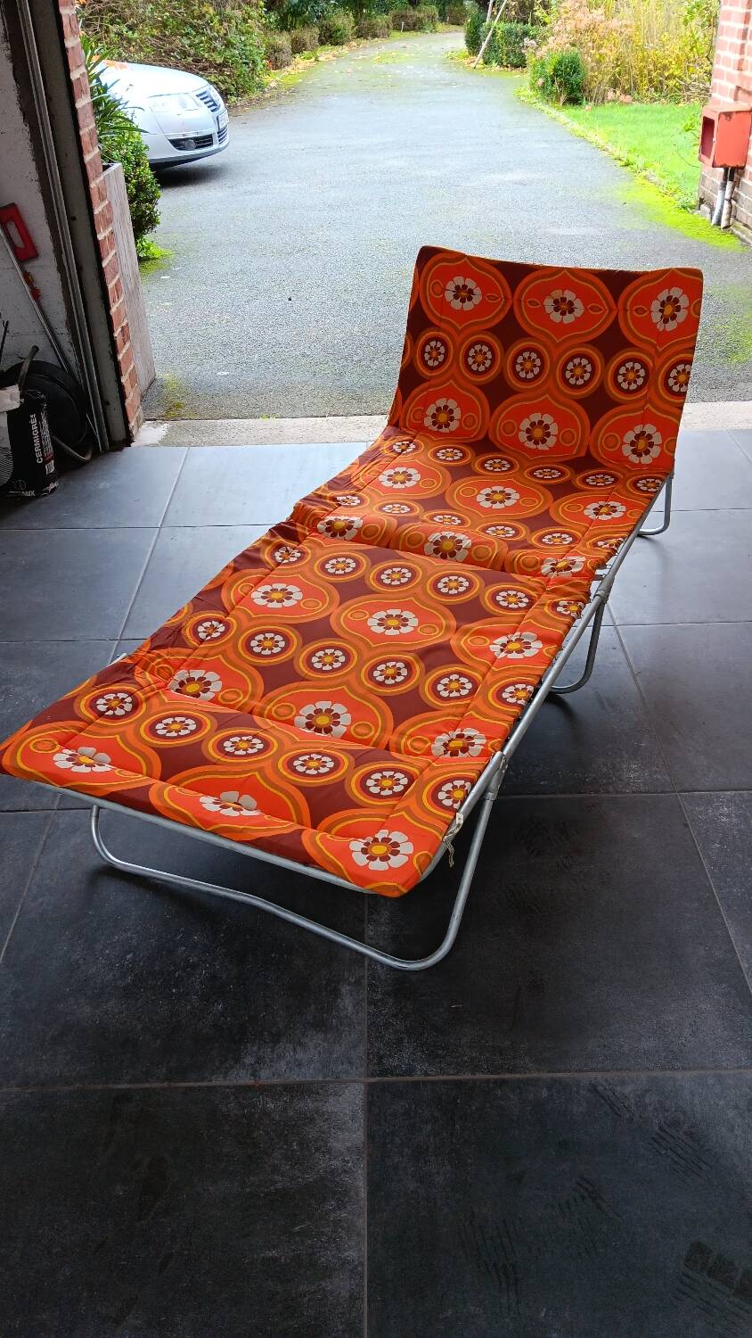 Sun lounger, chaise longue or extra bed
