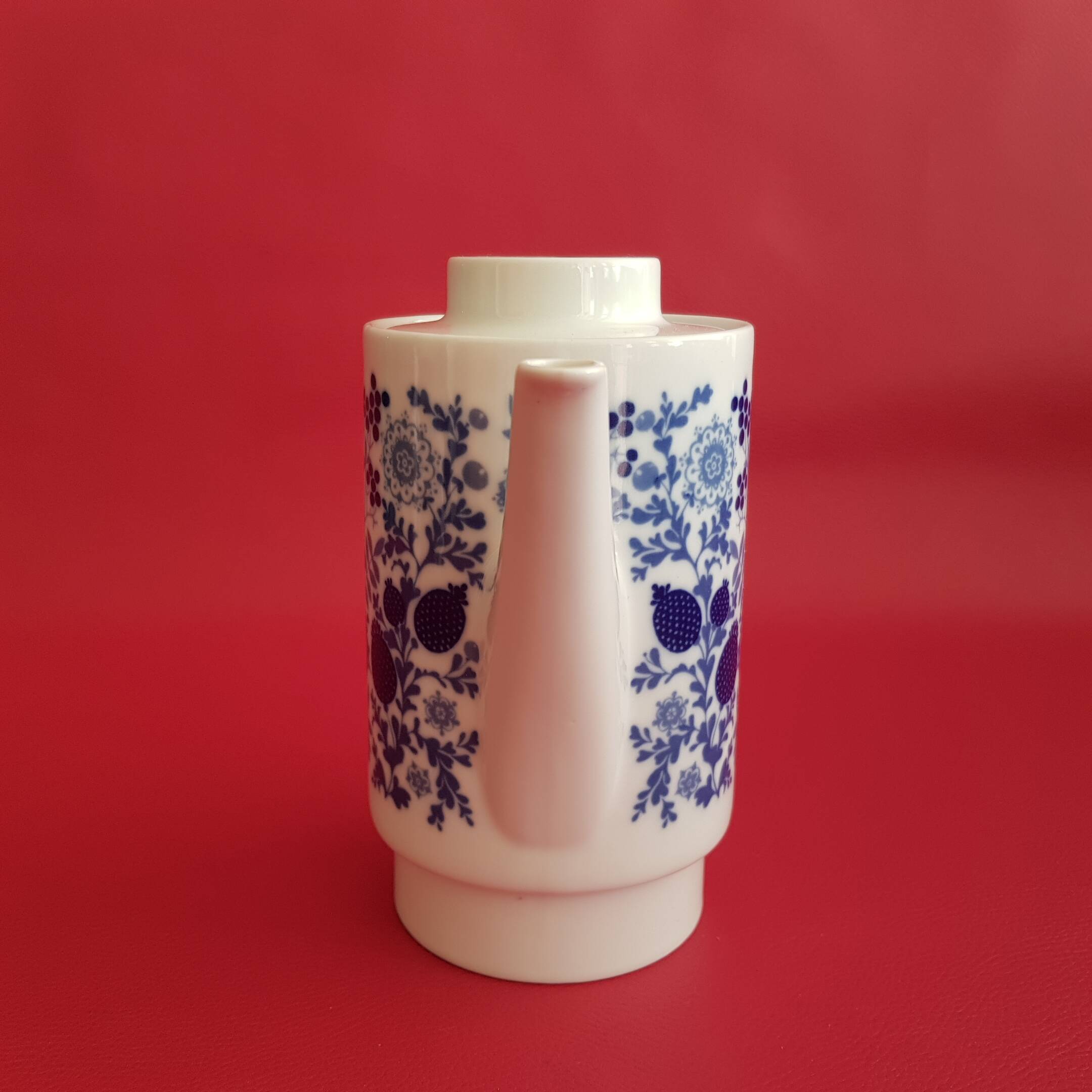 Melitta porcelain teapot white blue decoration