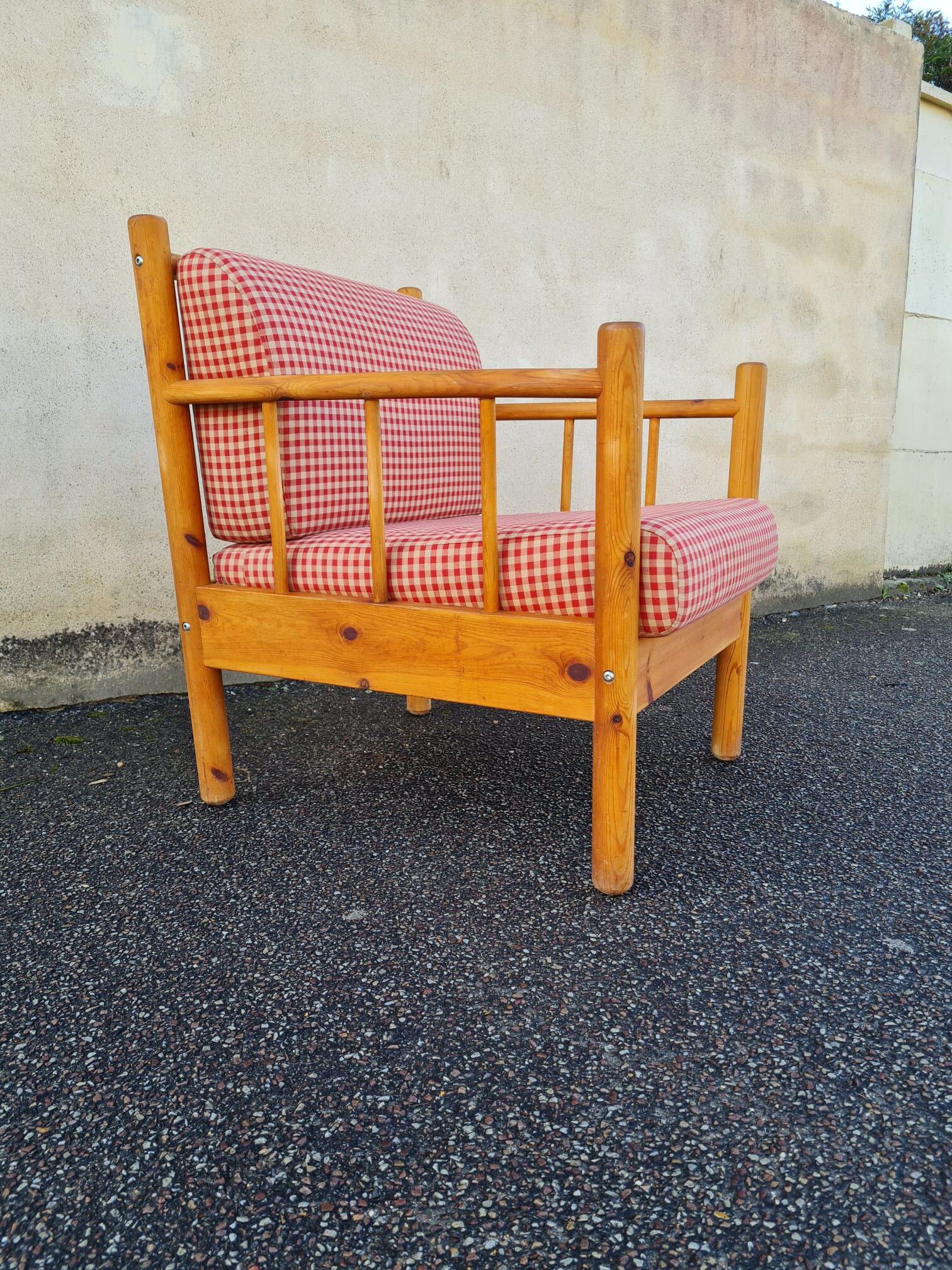 Armchair in pine and vichy fabric