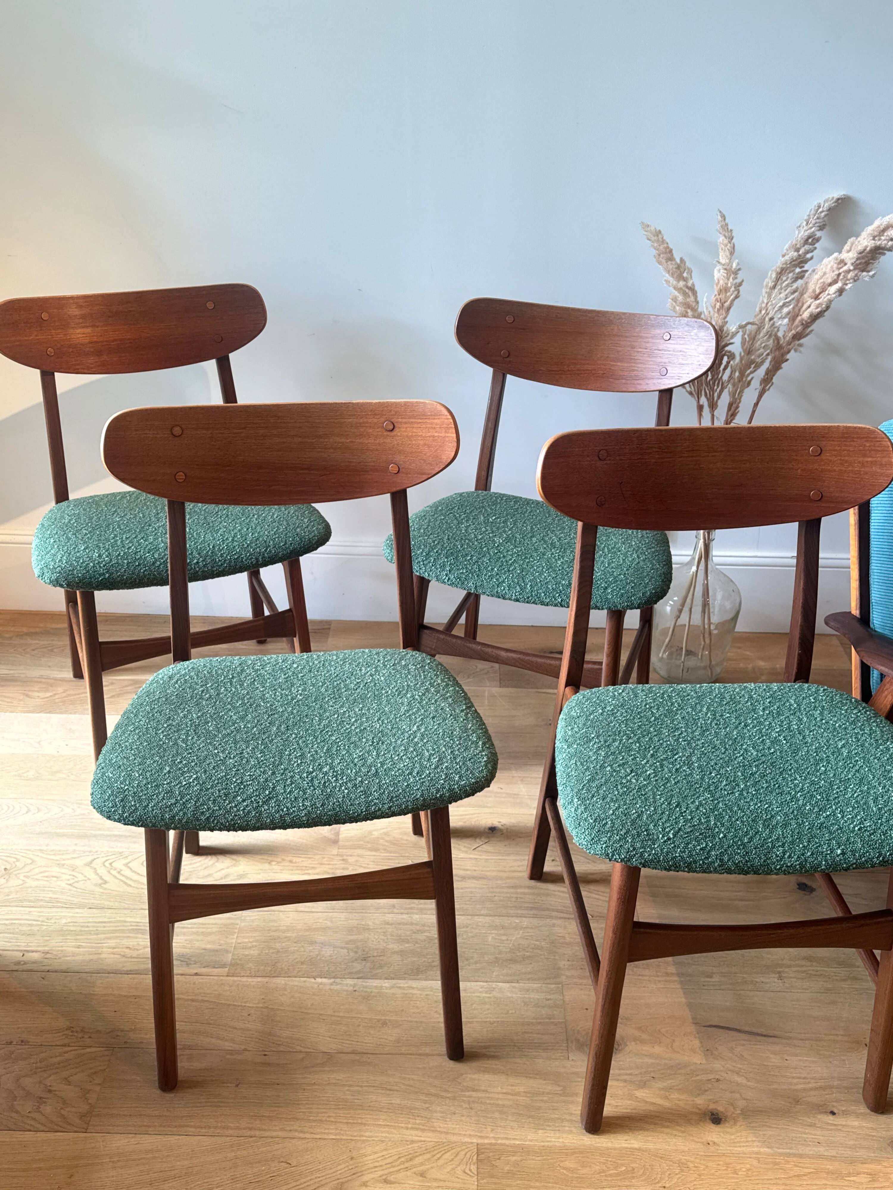 Set of 4 Scandinavian teak chairs – Model "Vagn" – 1960s