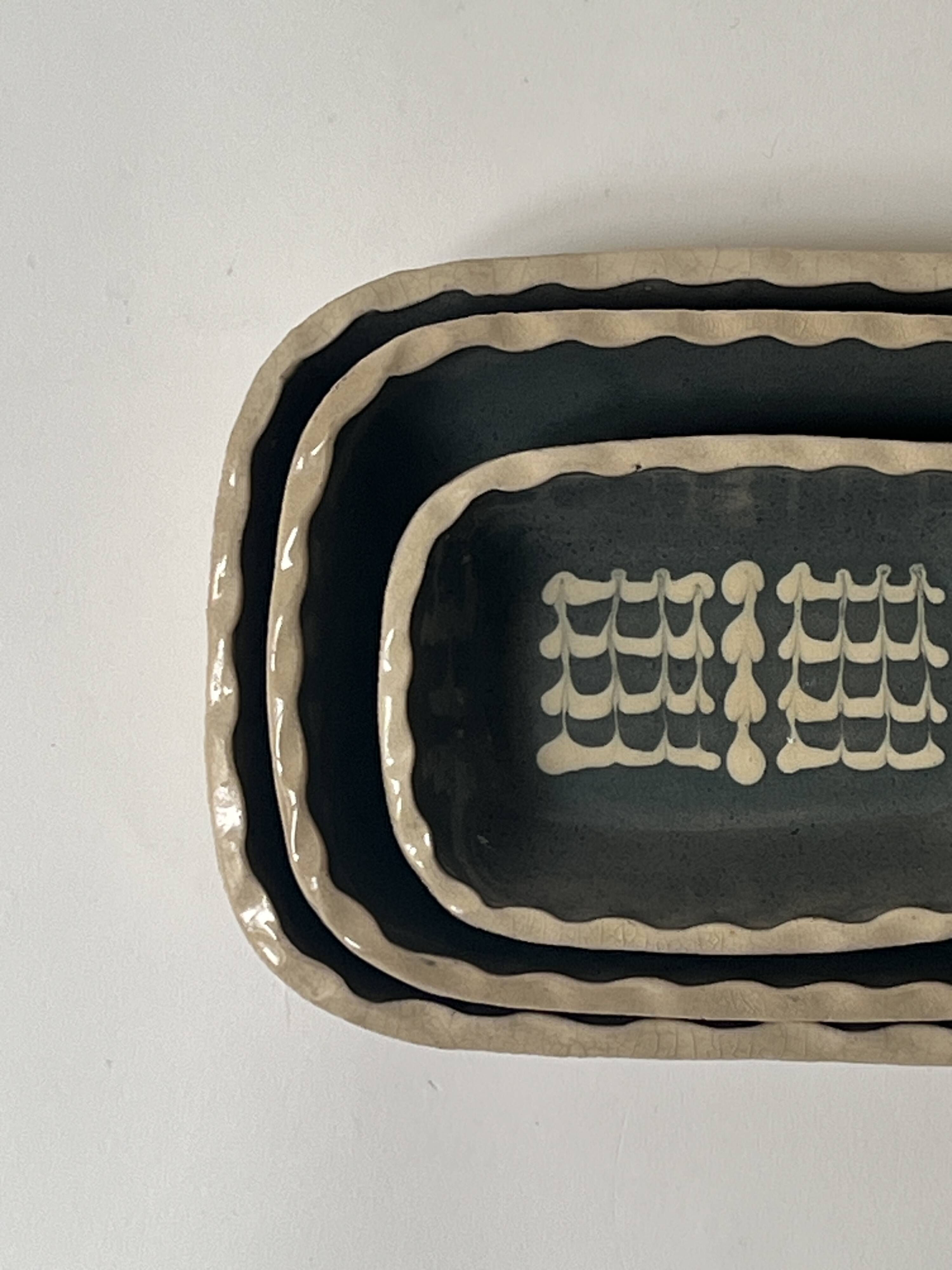 Set of 3 ramekins / serving dishes in handmade ceramic.