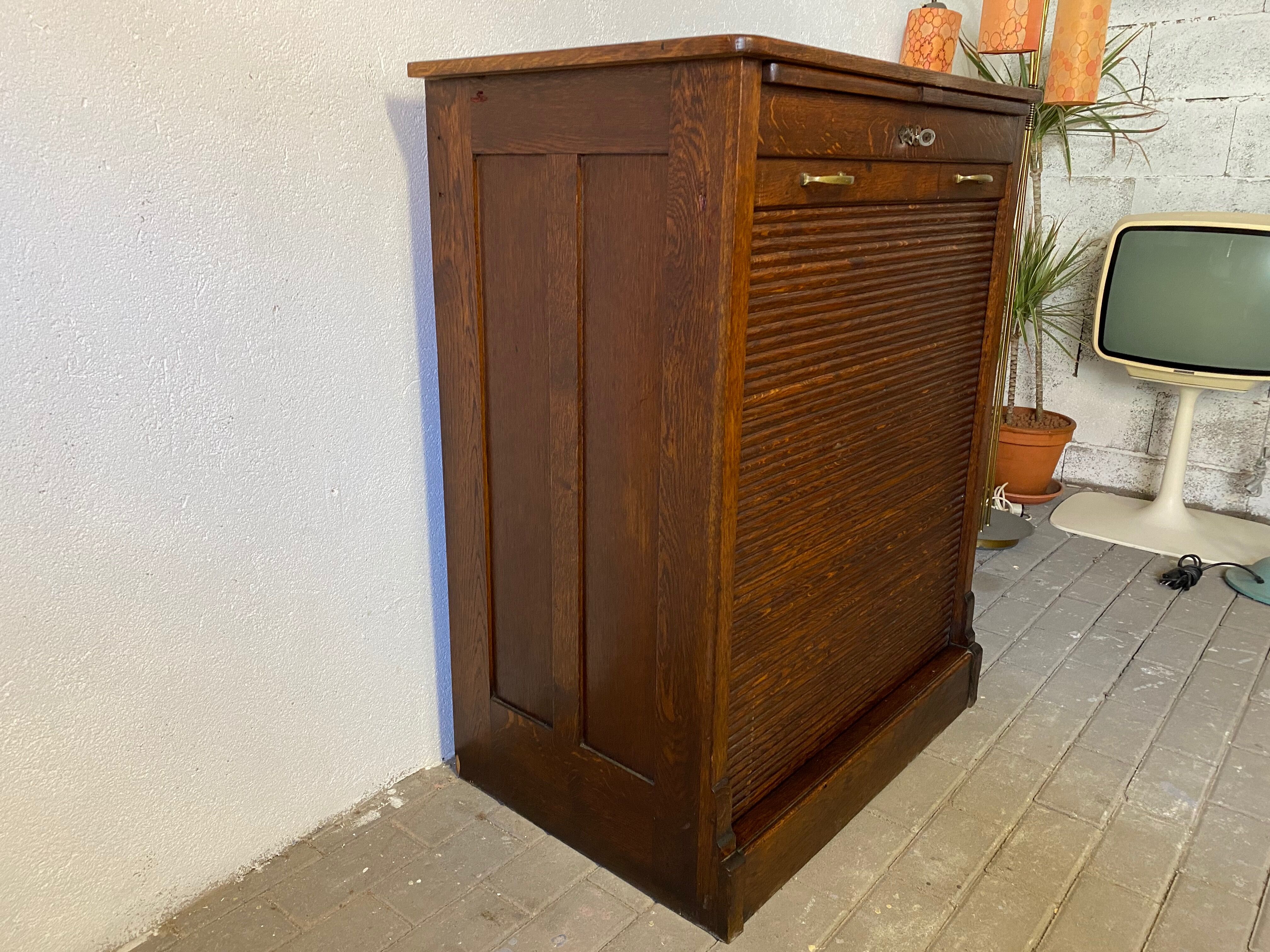 Industrial furniture notary binder with vintage American curtain 1940s