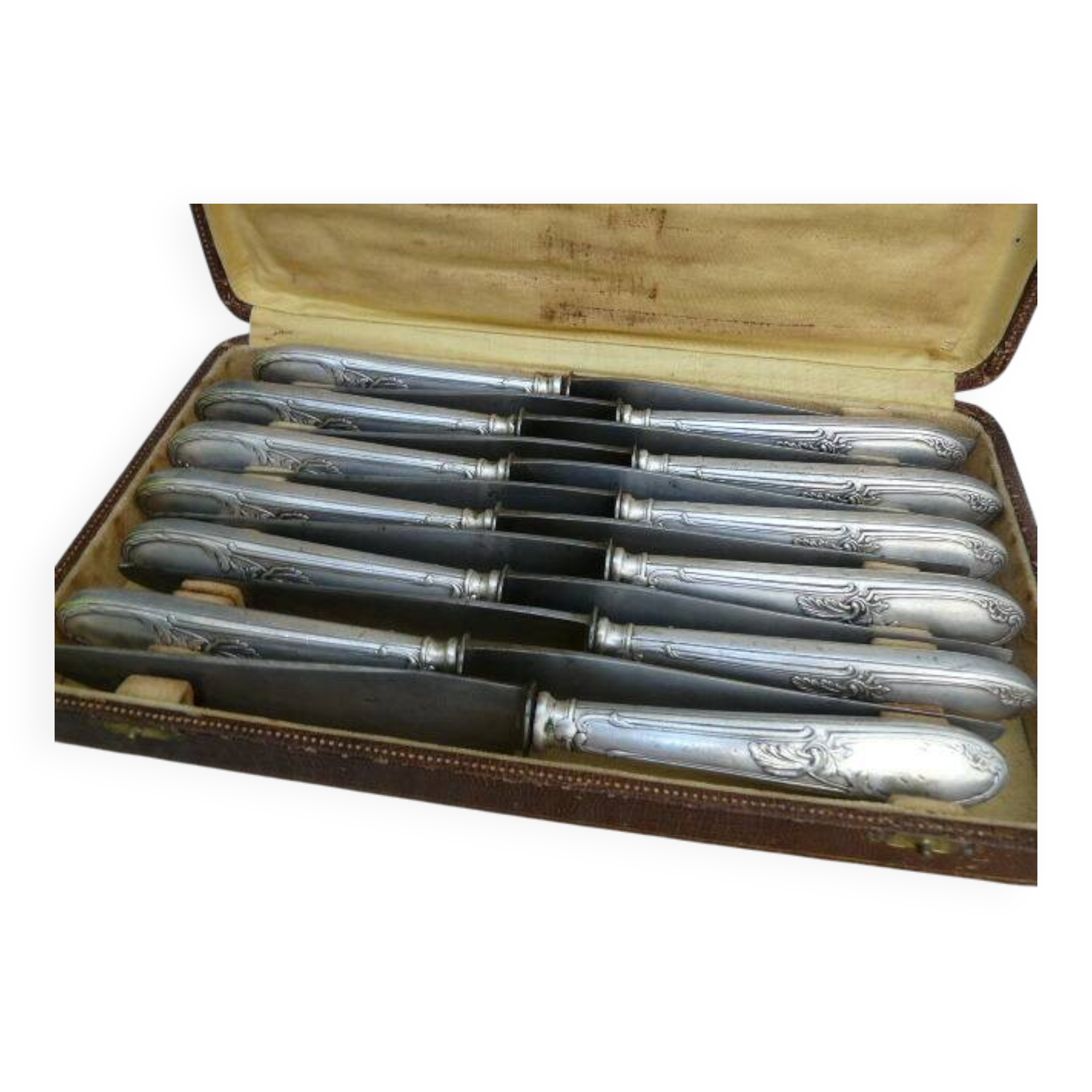 Box of 12 silver-plated art nouveau knives with steel blades