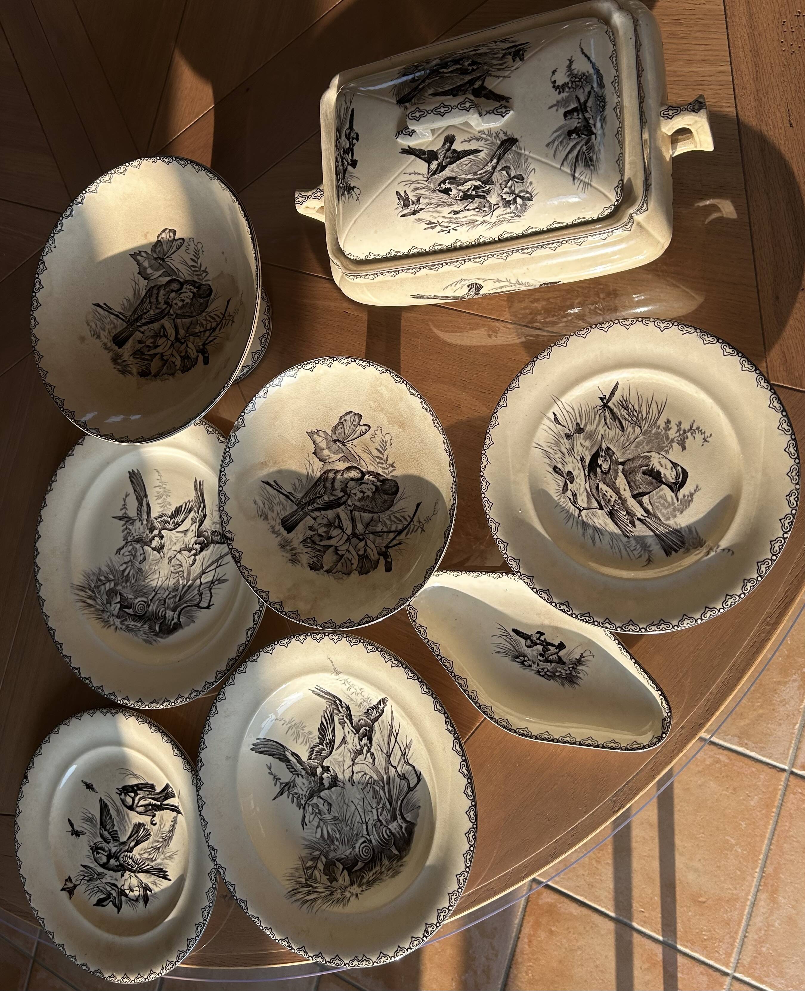 Clairefontaine tableware service, earthenware with bird decoration.