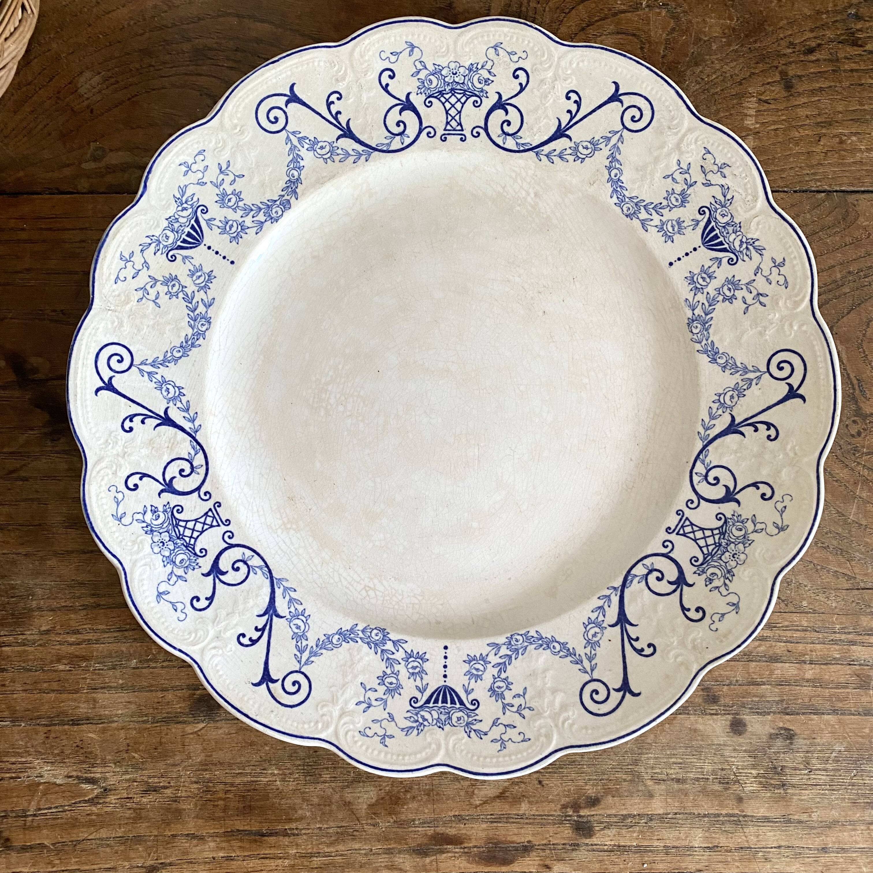 Round ironstone dish Sarreguemines model Corbeille